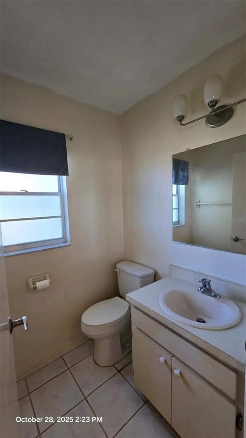 Property Slideshow image 12 of 23 | 1826 foxhunt dr b, Sun City Center, FL, 33573