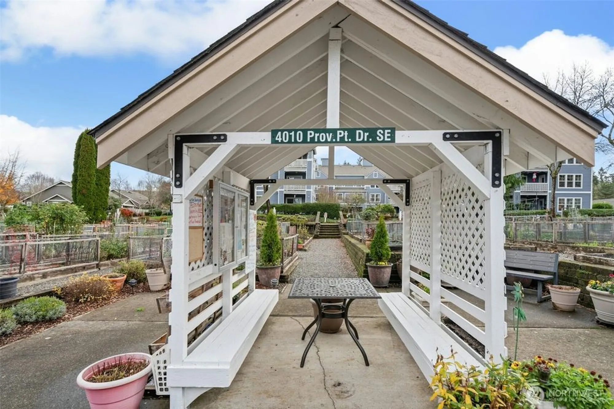 Property Slideshow image 27 of 31 | 22535 se highland cir 206, Issaquah, WA, 98029