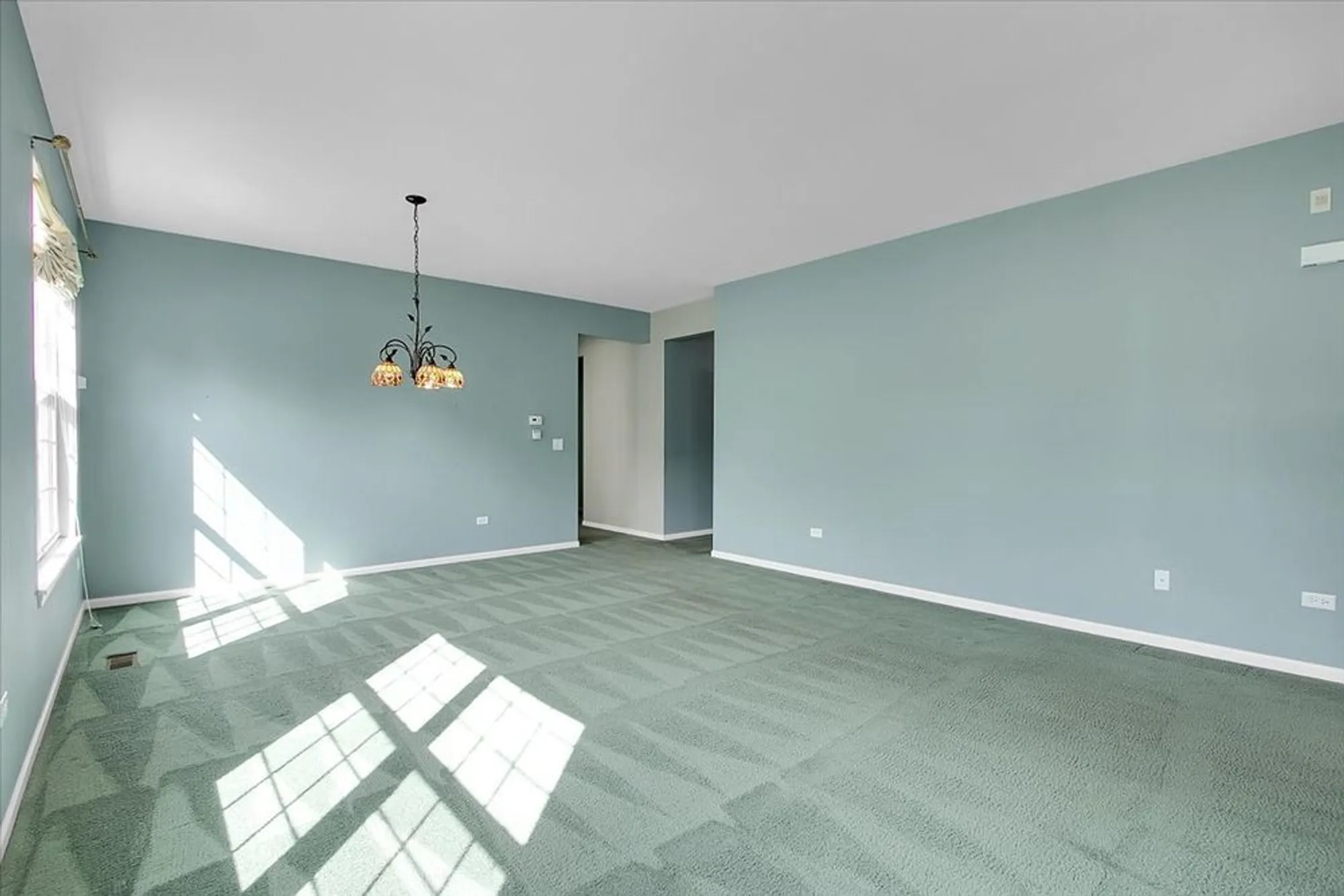 Property Slideshow image 4 of 28 | 16012 carillon lakes ct, Crest Hill, IL, 60403