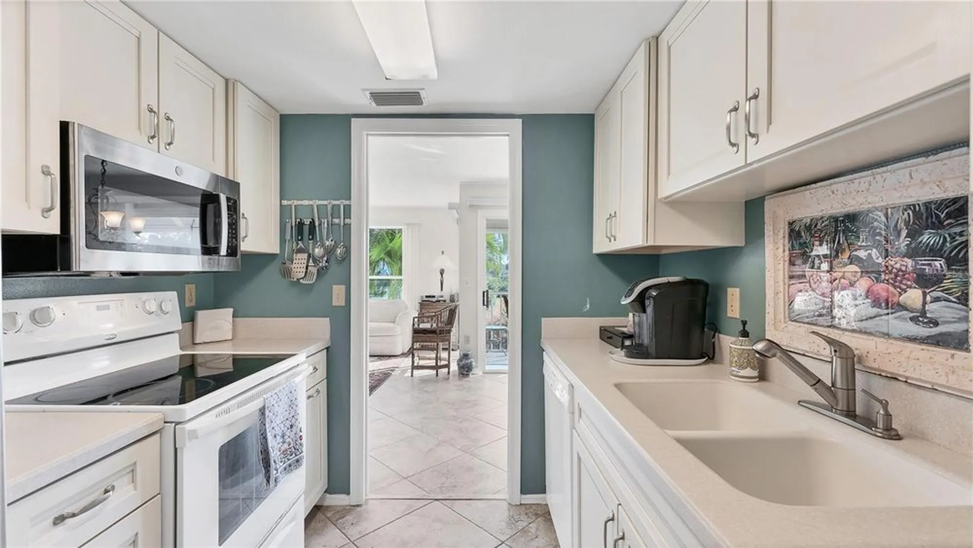 Property Slideshow image 13 of 54 | 983 sandpiper cir, Bradenton, FL, 34209