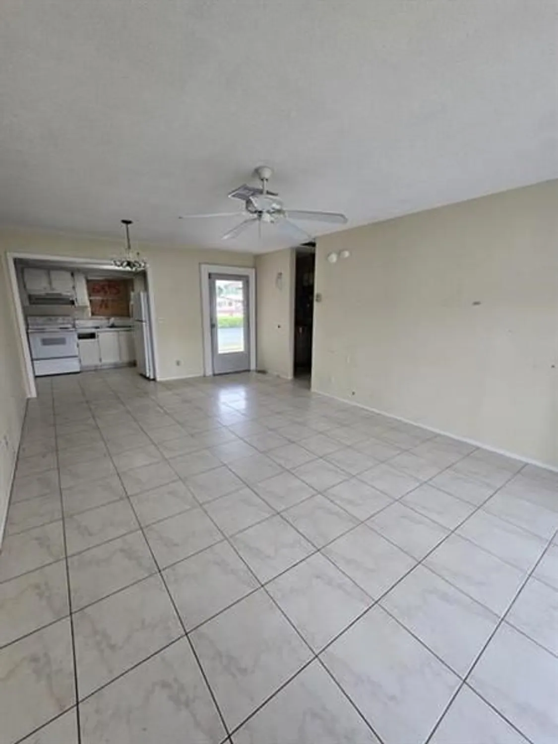 Property Slideshow image 3 of 30 | 2950 crosley dr i, West Palm Beach, FL, 33415