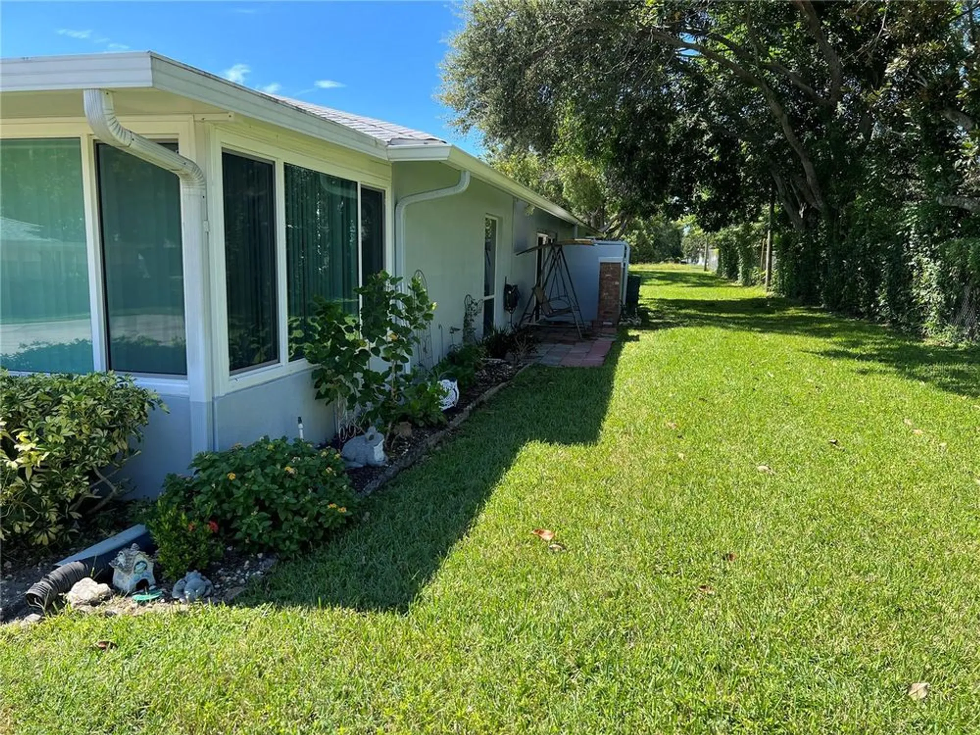 Property Slideshow image 3 of 33 | 1614 berwick ct d, Palm Harbor, FL, 34684