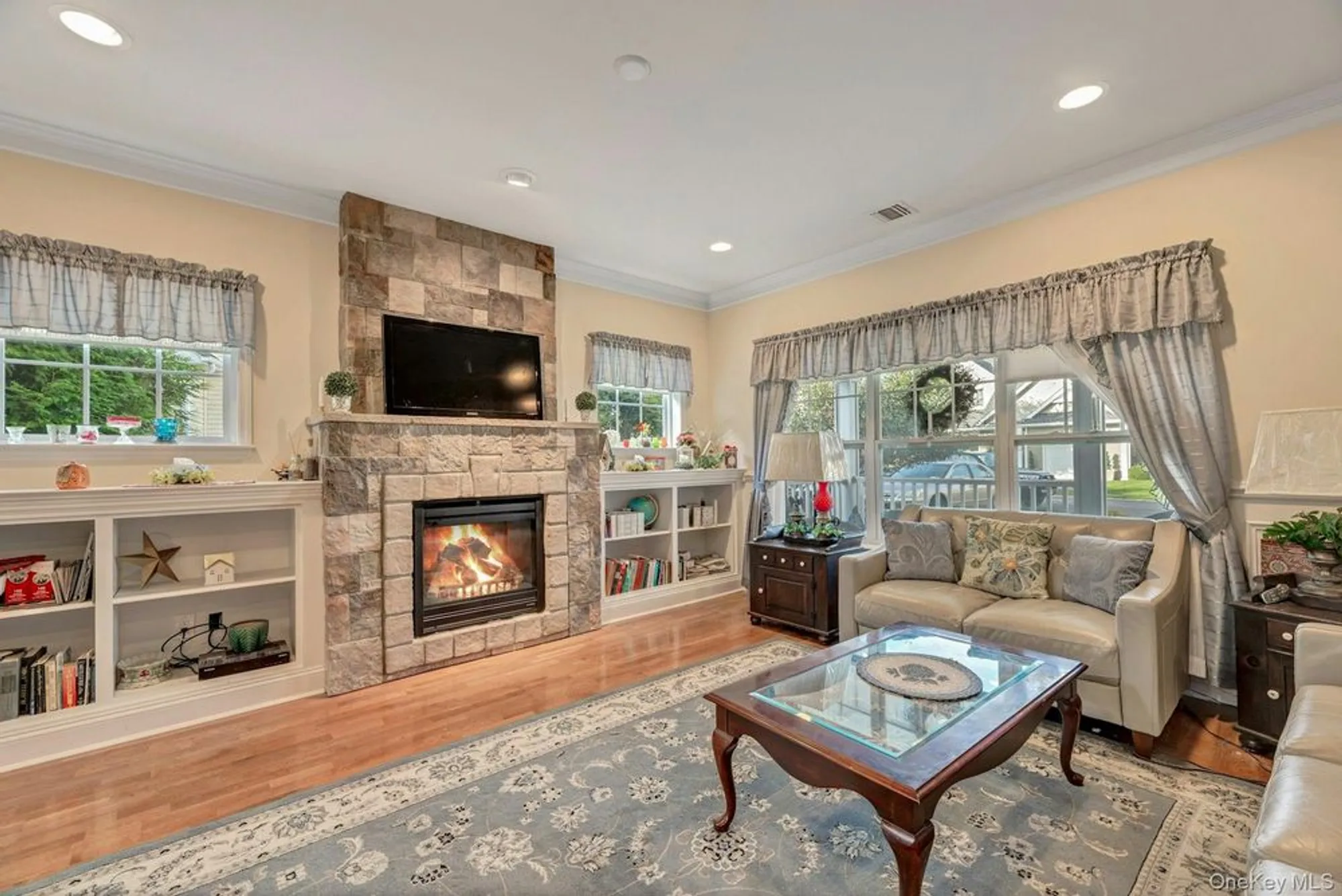 Property Slideshow image 10 of 24 | 159 stoneleigh dr, Riverhead, NY, 11901