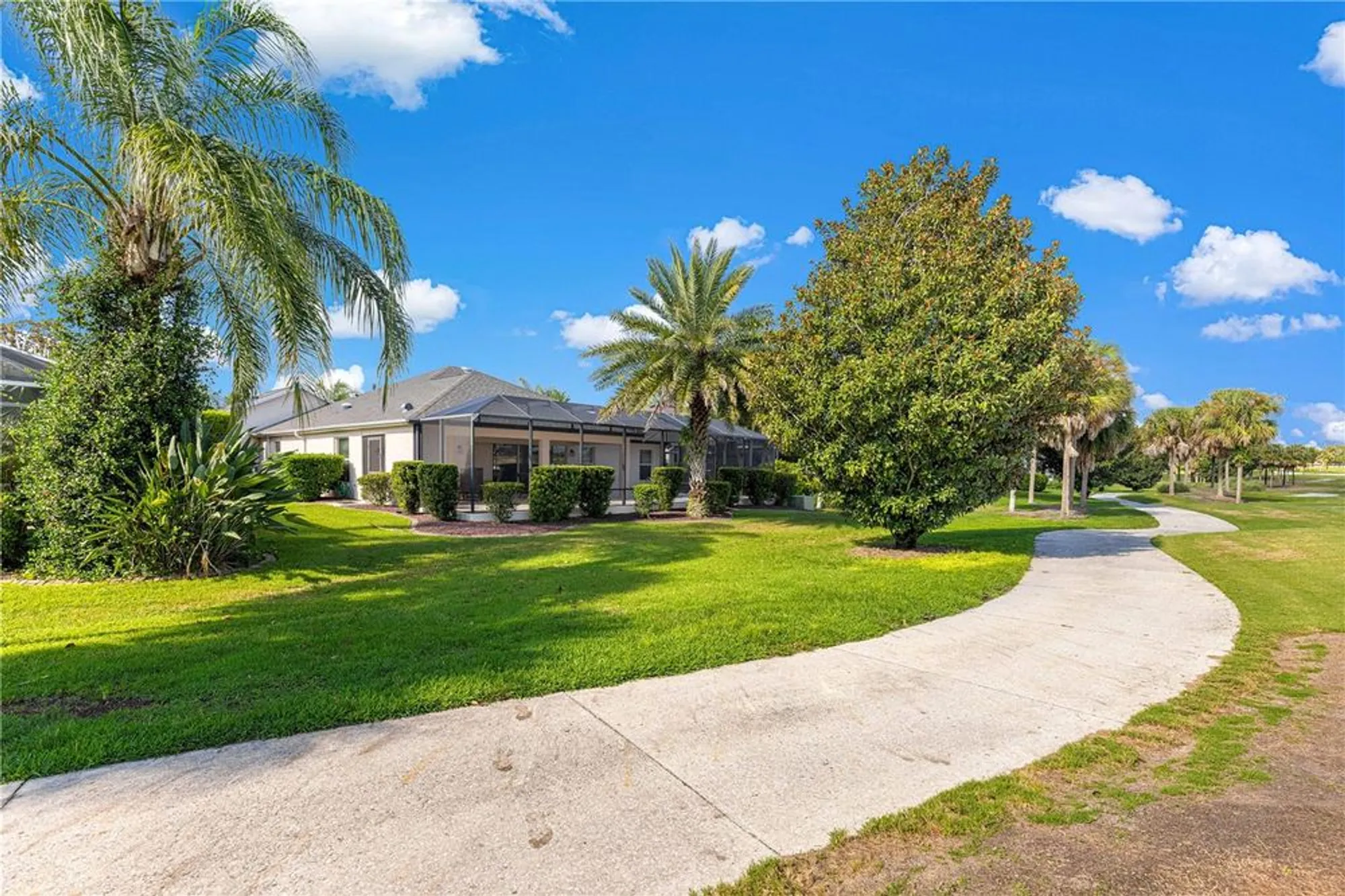 Property Slideshow image 7 of 51 | 949 isle of palms path, The Villages, FL, 32162
