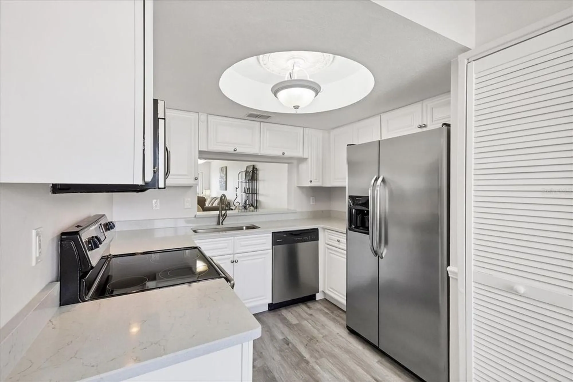 Property Slideshow image 7 of 28 | 1153 edgewater cir, Bradenton, FL, 34209