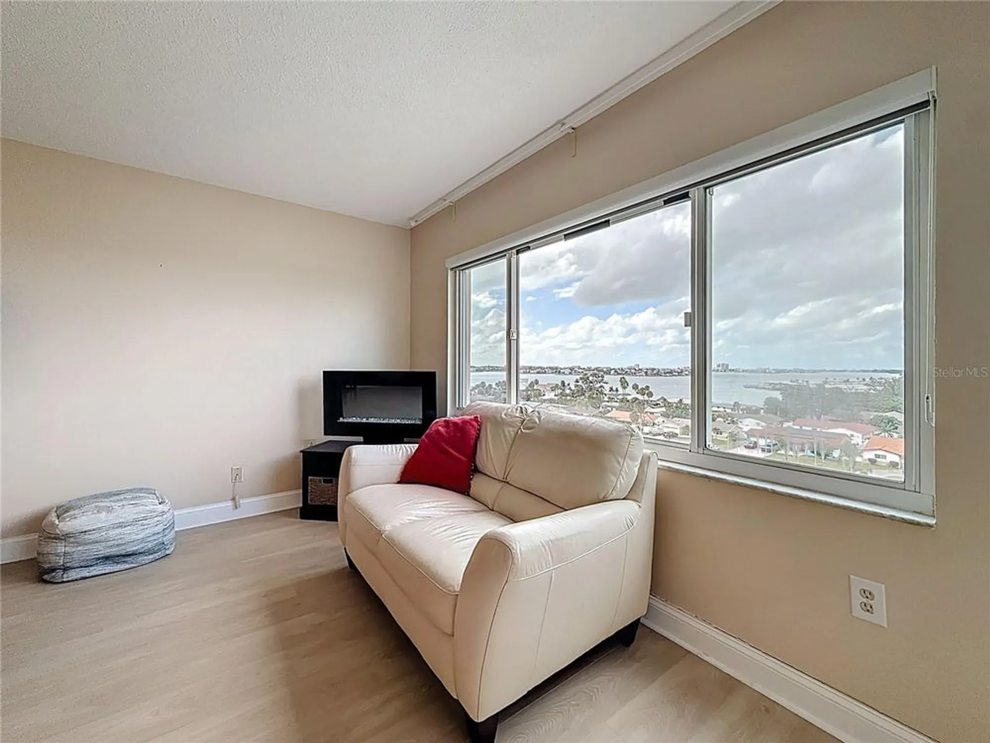 Property Slideshow image 29 of 77 | 4725 cove cir apt 810, Saint Petersburg, FL, 33708