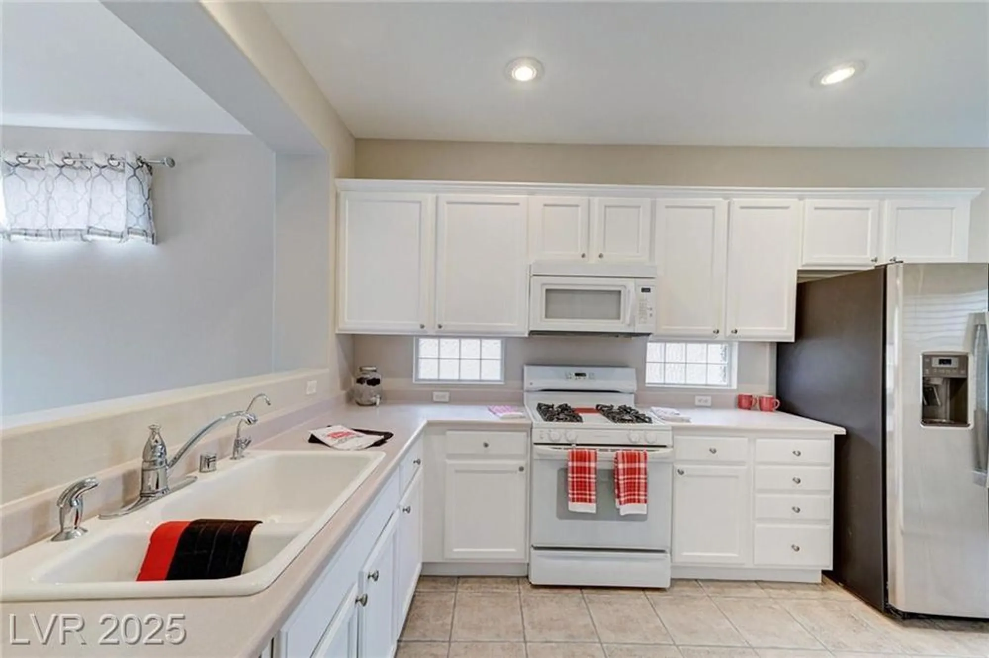 Property Slideshow image 22 of 93 | 2160 tiger links dr, Henderson, NV, 89012