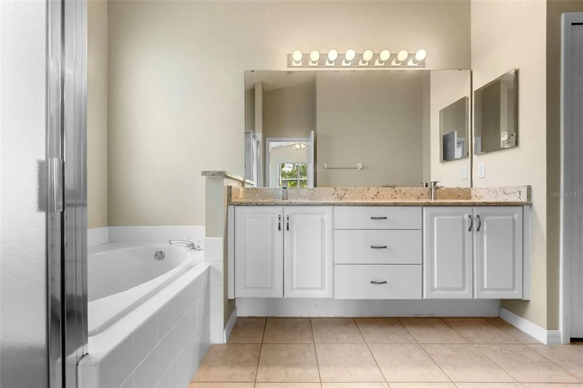 Property Slideshow image 24 of 63 | 890 summit greens blvd, Clermont, FL, 34711