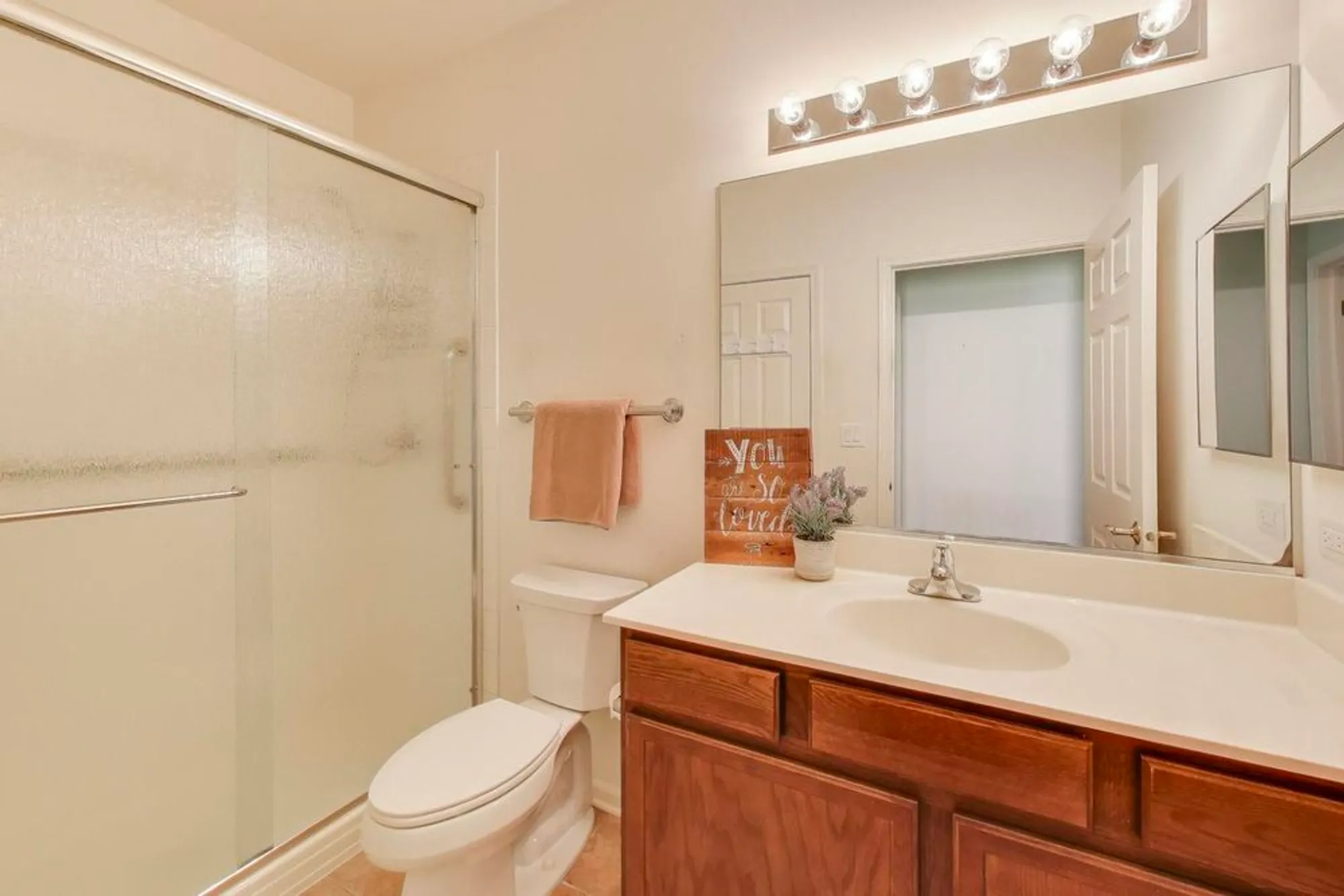 Property Slideshow image 19 of 27 | 1129 drury ln, Aurora, IL, 60502