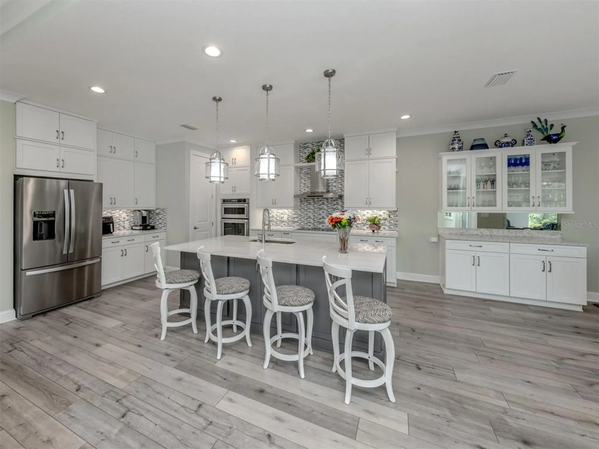 Property Slideshow image 12 of 78 | 592 mistiflower cir, Nokomis, FL, 34275