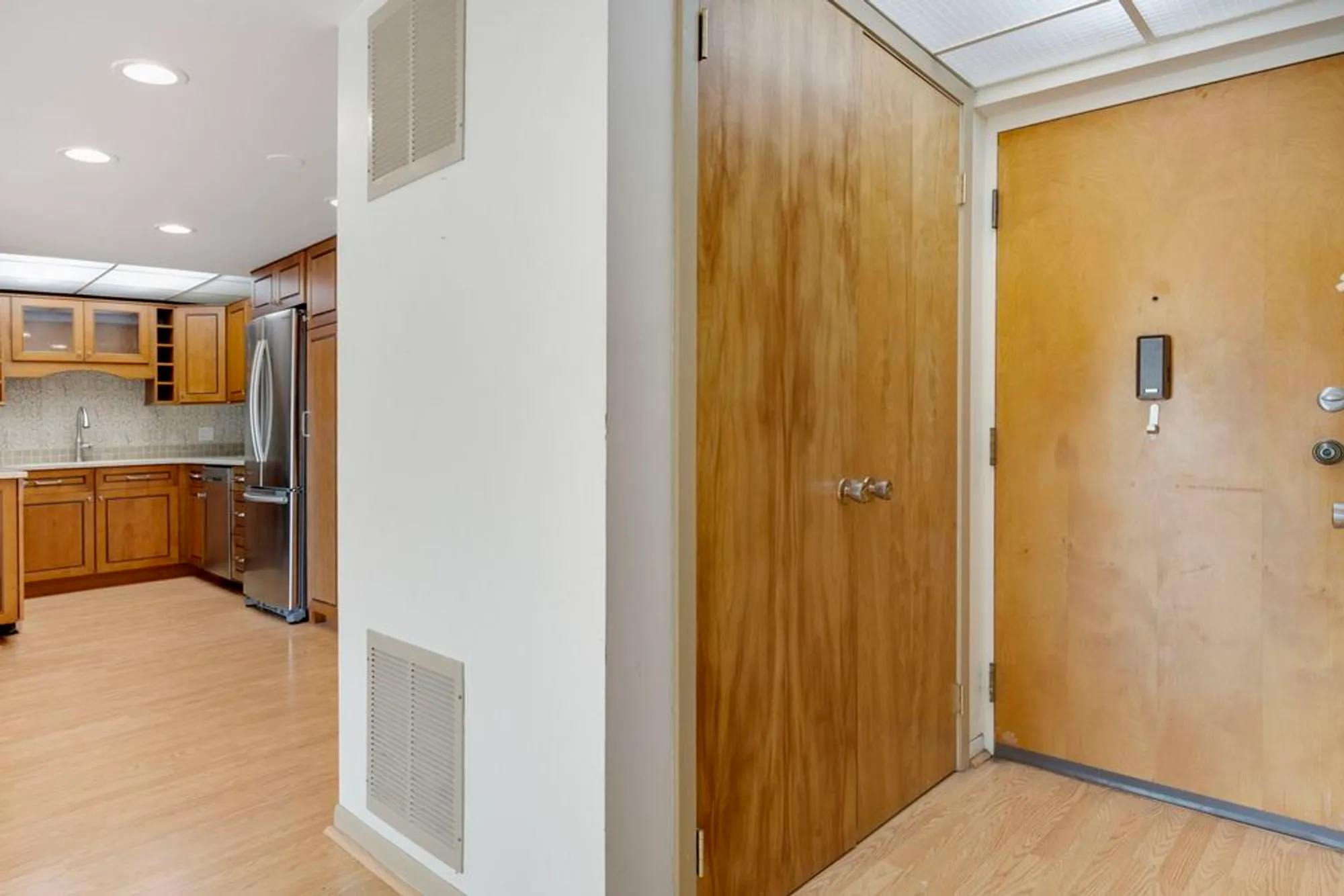 Property Slideshow image 11 of 15 | 5300 walnut ave 18e, Downers Grove, IL, 60515