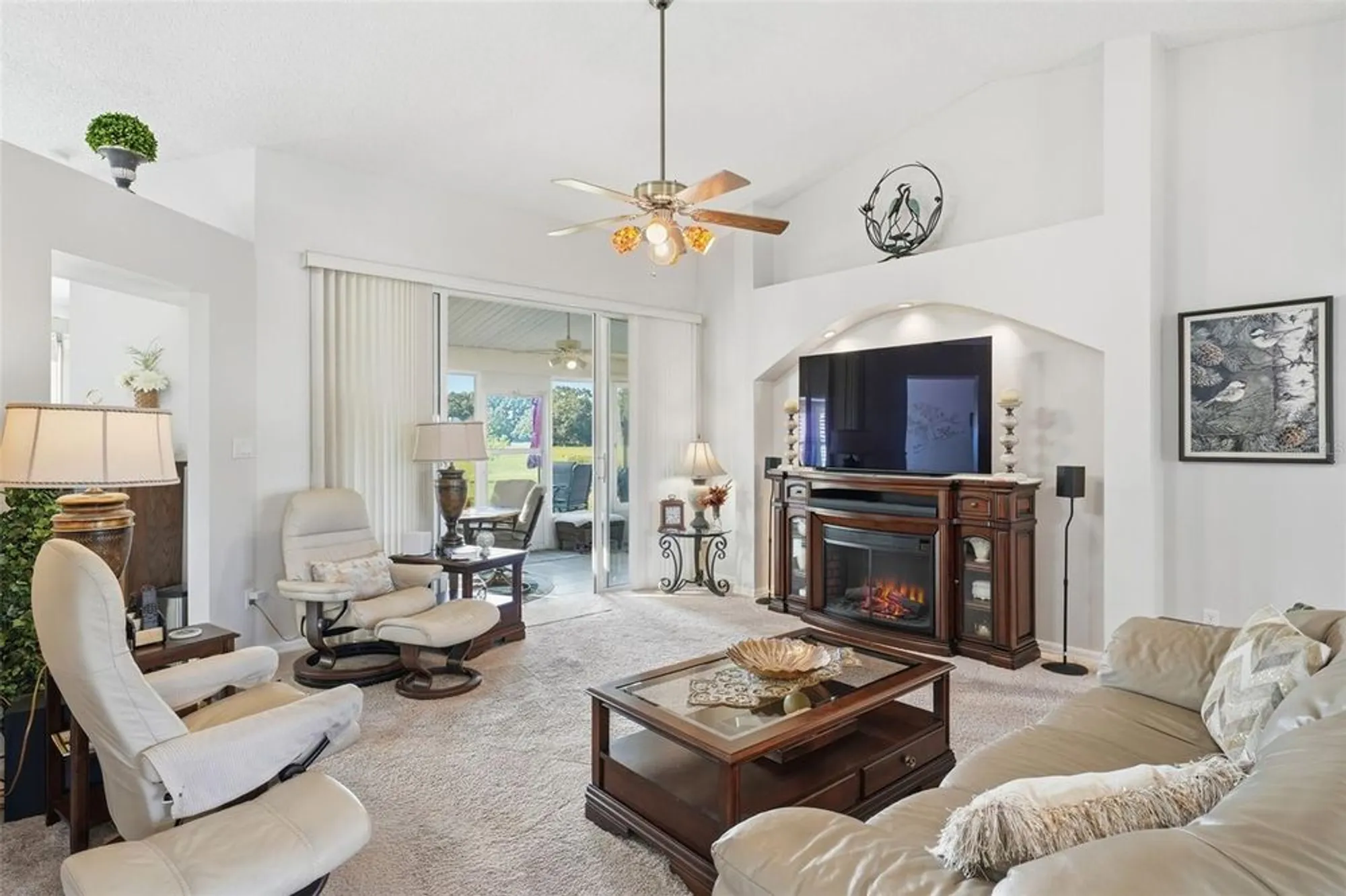 Property Slideshow image 21 of 65 | 25233 lost oak cir, Leesburg, FL, 34748
