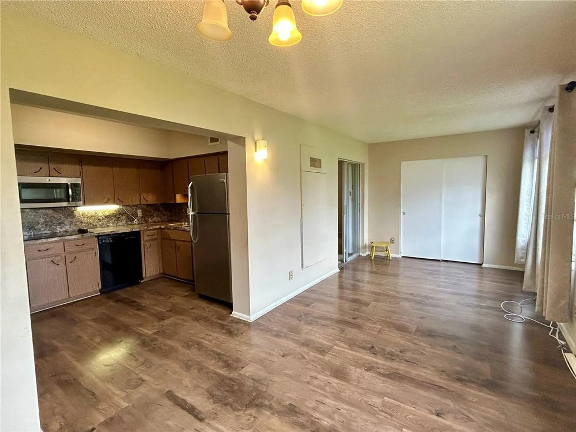 Property Slideshow image 13 of 48 | 2402 ecuadorian way apt 28, Clearwater, FL, 33763