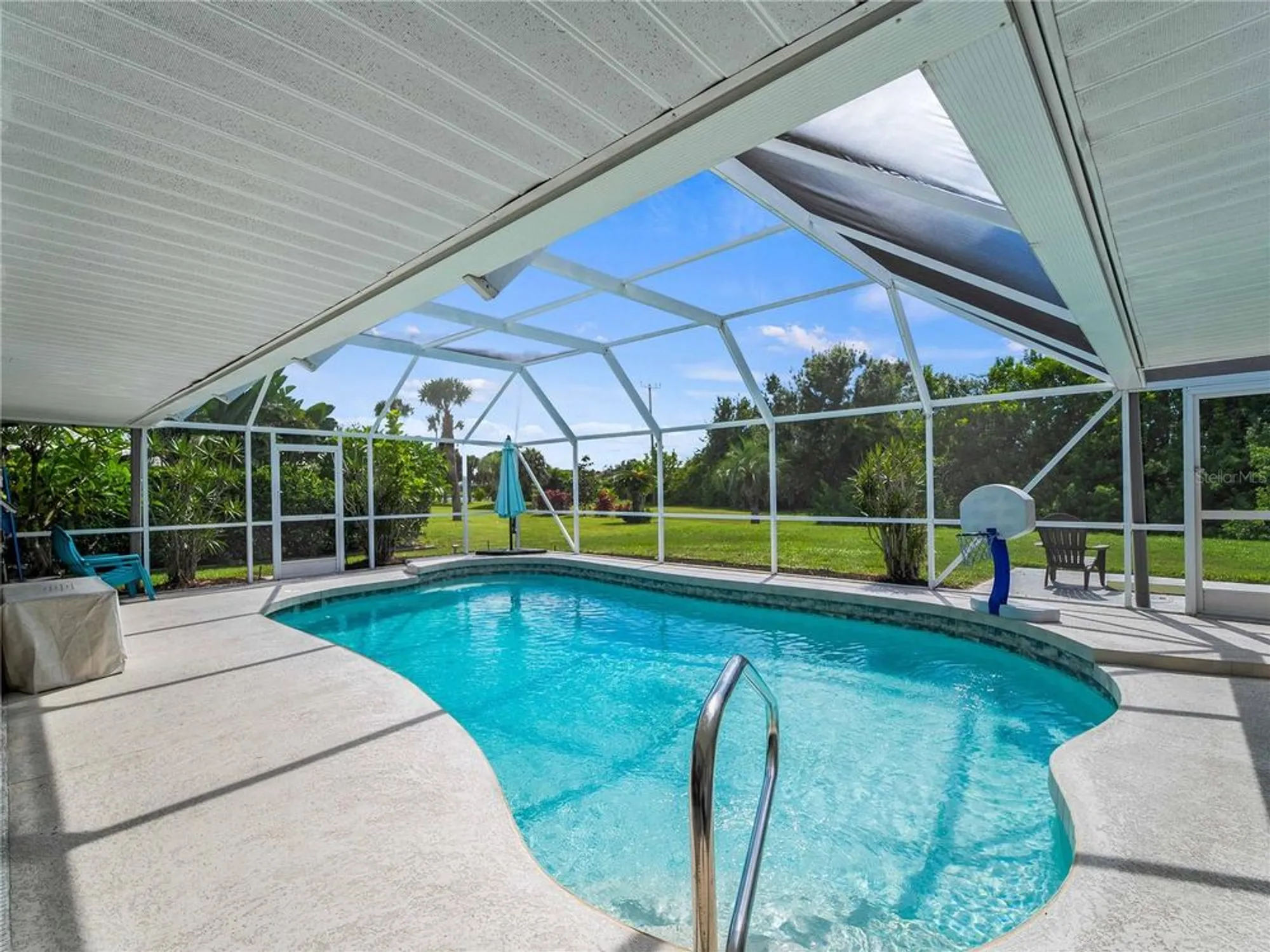 Property Slideshow image 16 of 61 | 523 warwick dr, Venice, FL, 34293