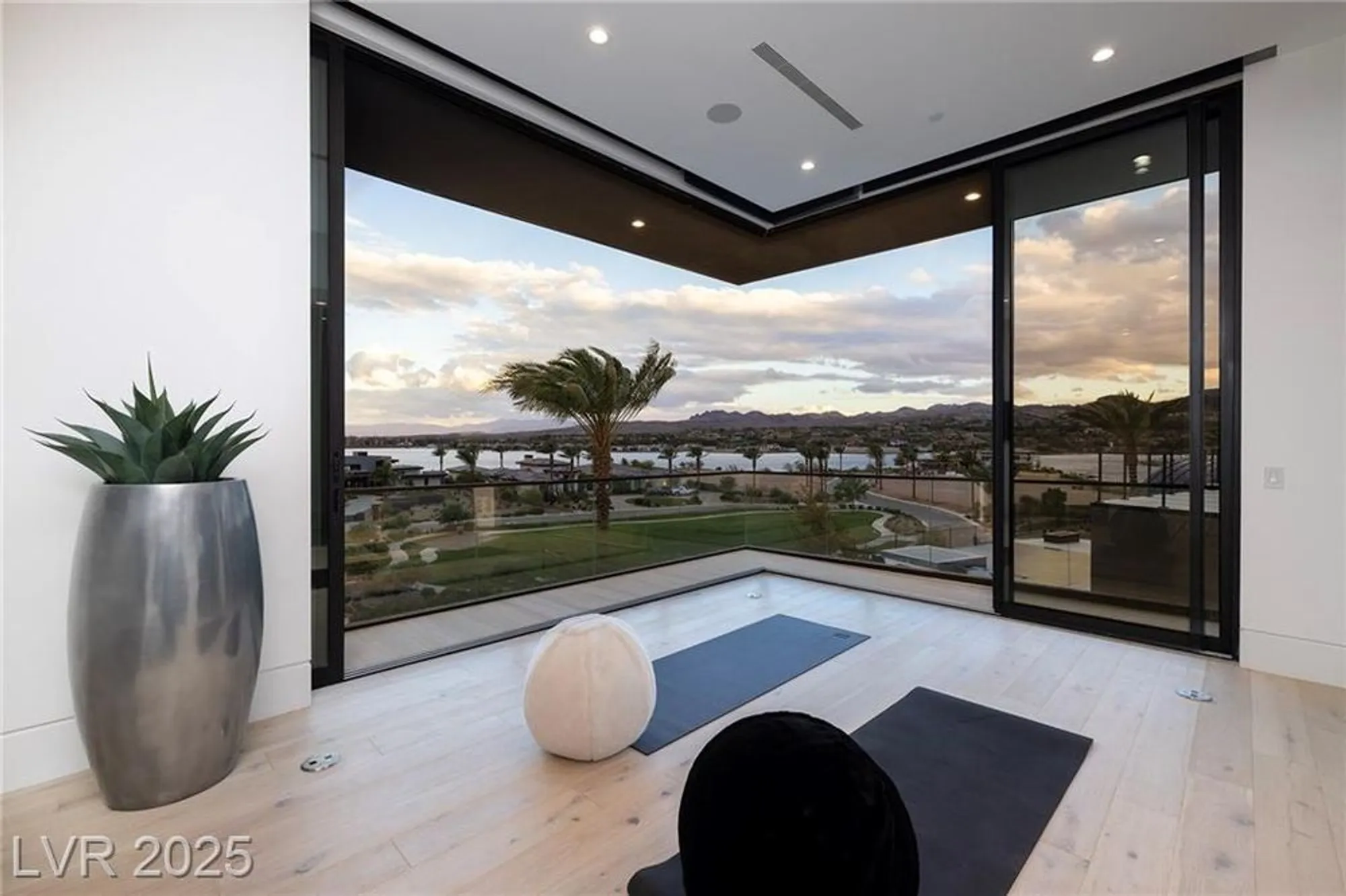 Property Slideshow image 49 of 66 | 12 rainbow point pl, Henderson, NV, 89011