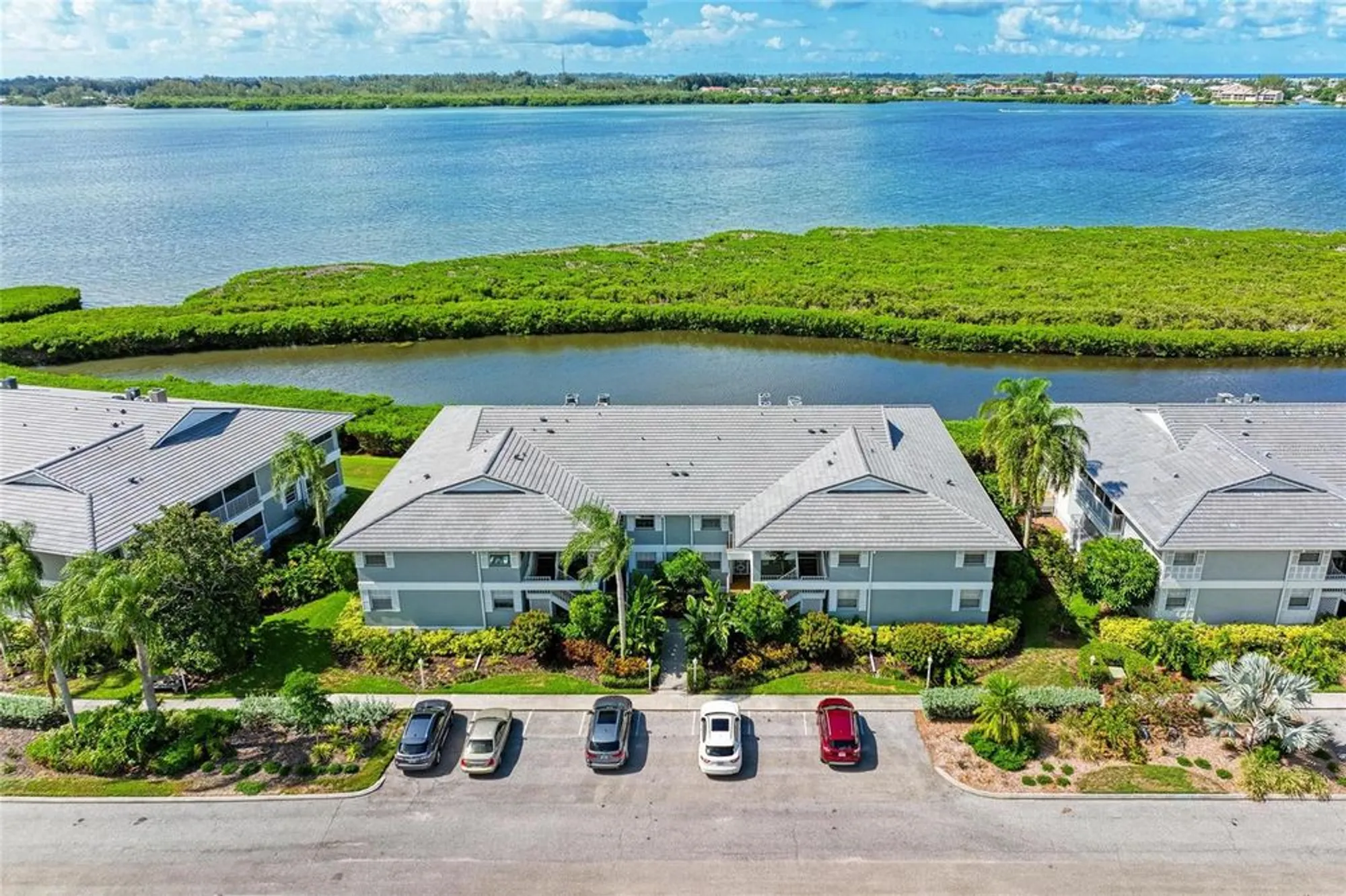 Property Slideshow image 1 of 45 | 1247 edgewater cir # 1247, Bradenton, FL, 34209