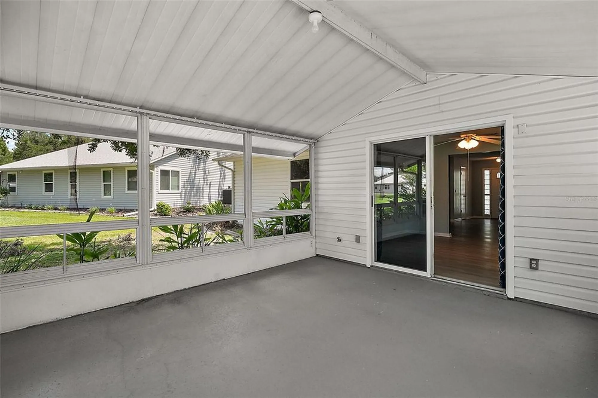 Property Slideshow image 33 of 41 | 5618 rosewall cir, Leesburg, FL, 34748