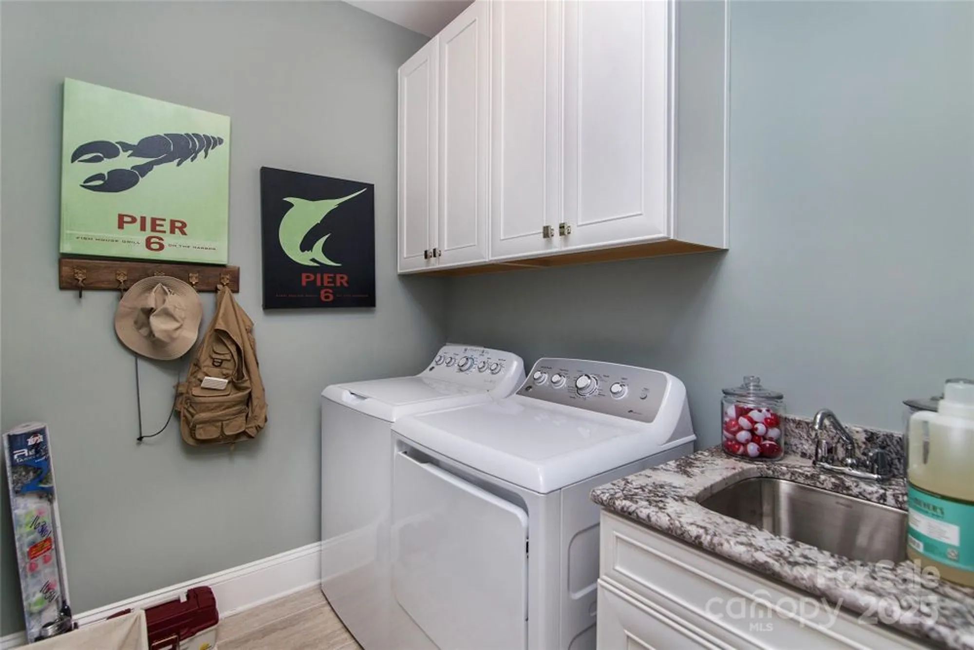 Property Slideshow image 13 of 26 | 8945 silver springs ct, Charlotte, NC, 28215