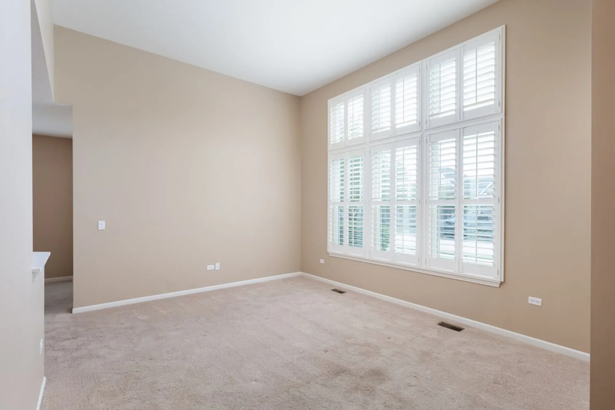 Property Slideshow image 17 of 29 | 2629 camberley cir, Naperville, IL, 60564