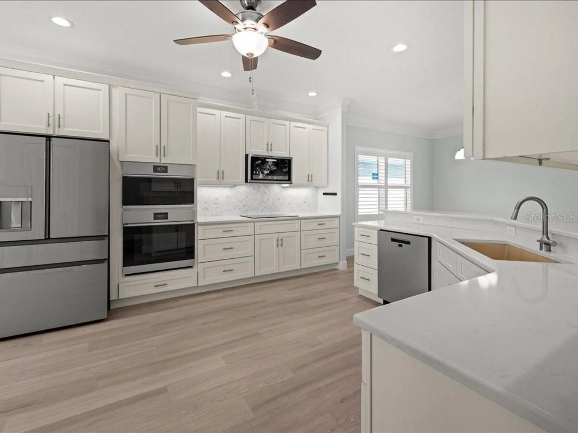 Property Slideshow image 11 of 47 | 552 box elder ct, Englewood, FL, 34223