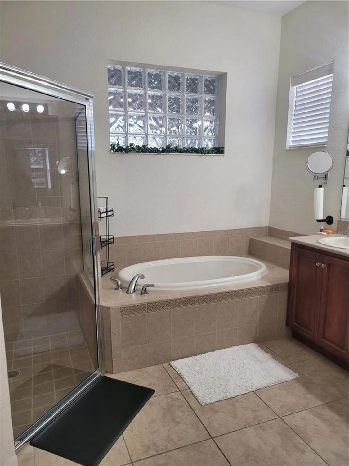 Property Slideshow image 22 of 44 | 920 regal manor way, Sun City Center, FL, 33573