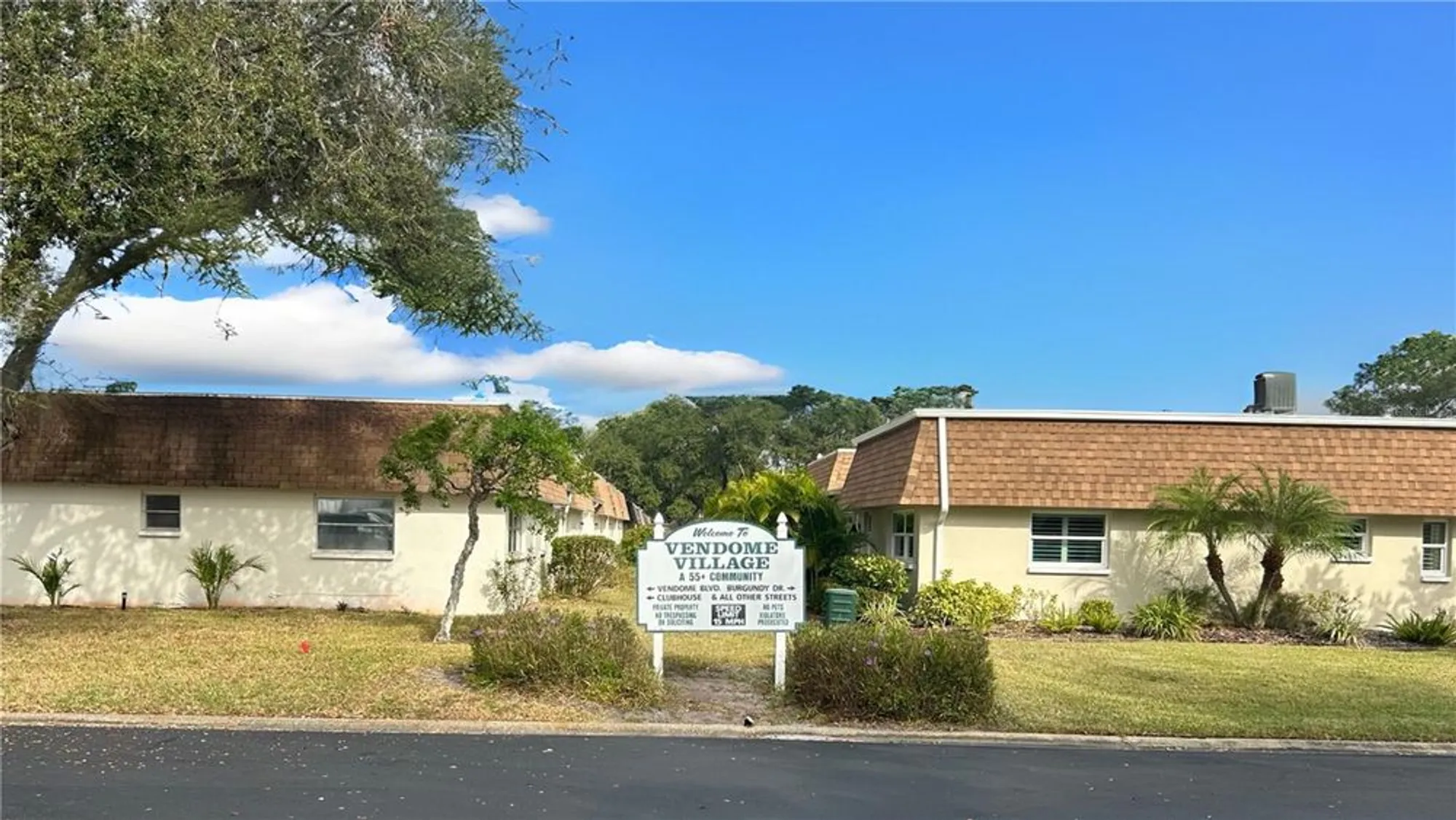 Property Slideshow image 2 of 16 | 8465 calais, Pinellas Park, FL, 33781