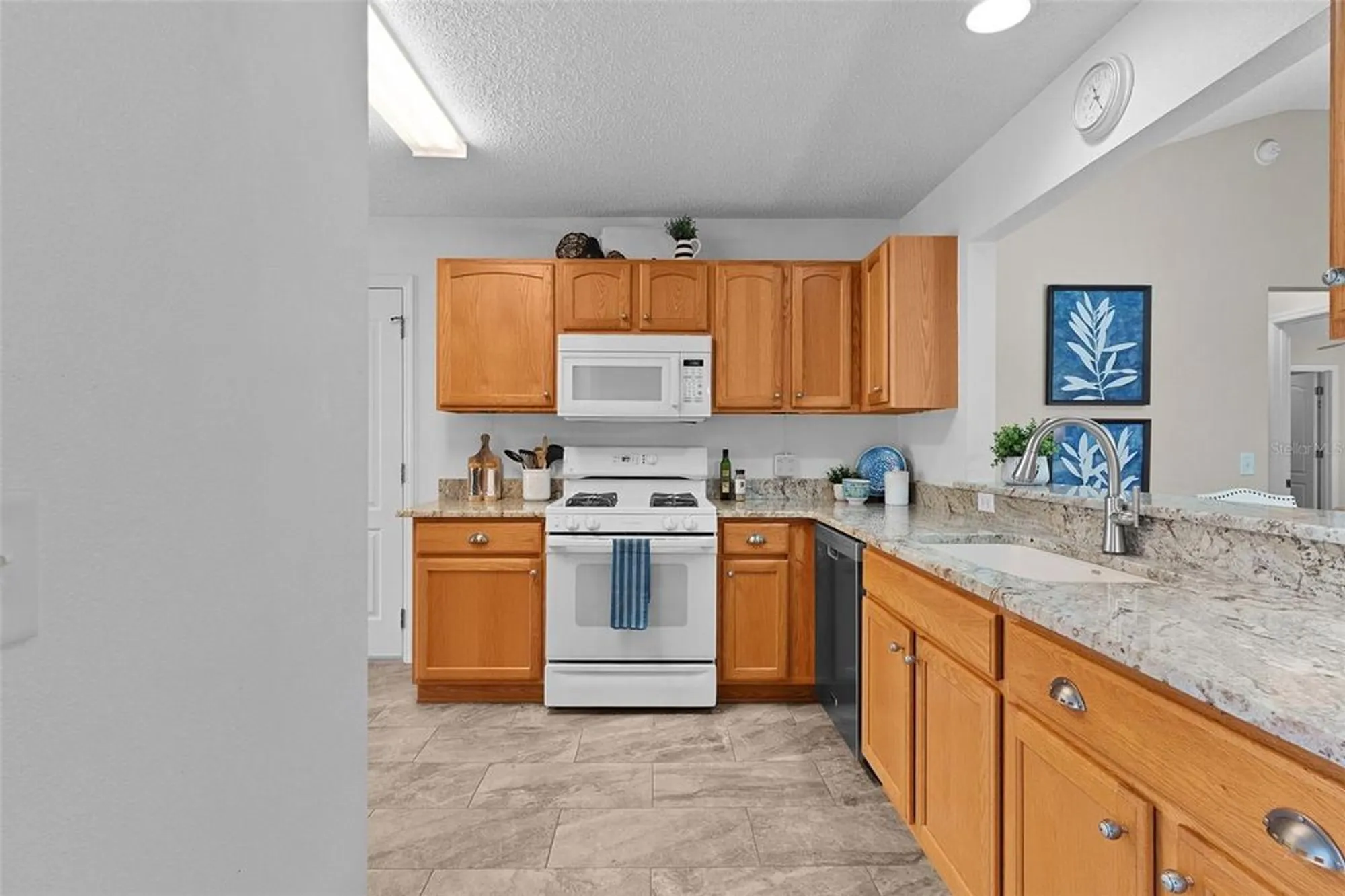Property Slideshow image 17 of 39 | 17718 se 81st wynstone ave, The Villages, FL, 32162