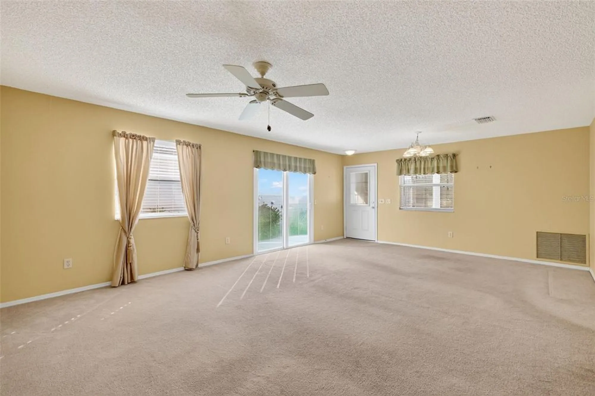 Property Slideshow image 9 of 35 | 2475 laurel bay ln, The Villages, FL, 32162