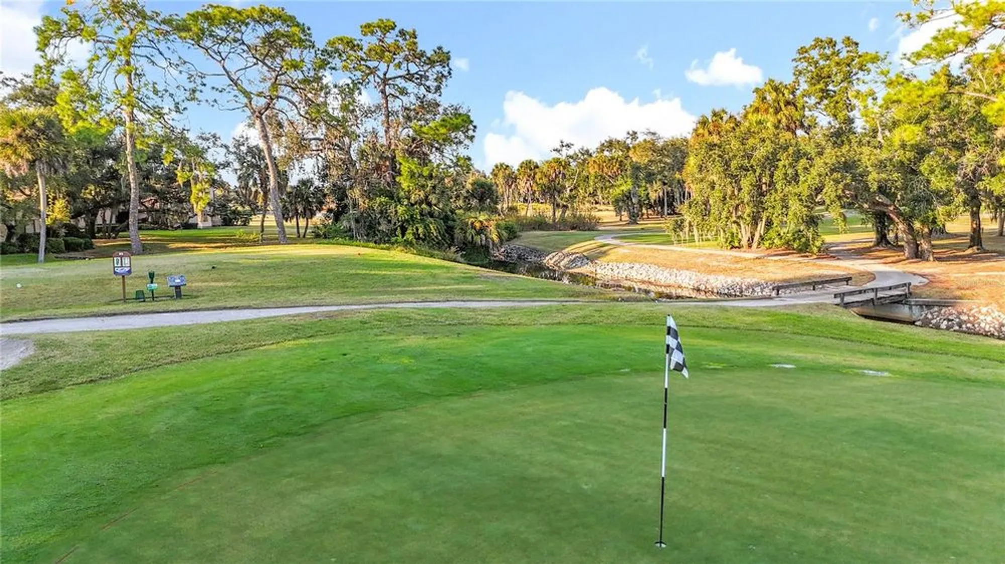 Property Slideshow image 37 of 43 | 4683 oak hollow dr 3, Sarasota, FL, 34241