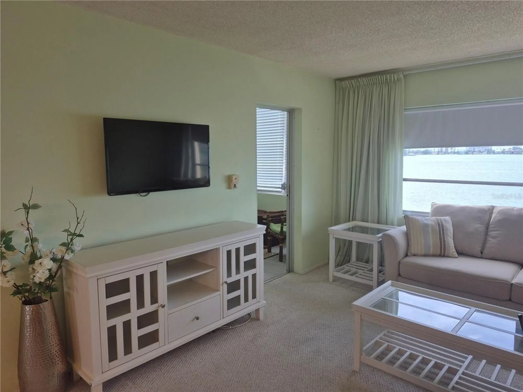 Property Slideshow image 10 of 25 | 4750 cove cir apt 304, St Petersburg, FL, 33708