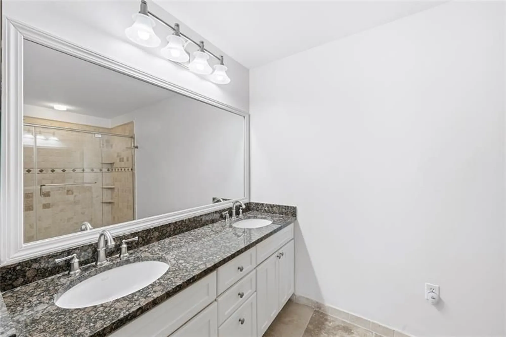 Property Slideshow image 14 of 29 | 5060 harmony cir apt 104, Vero Beach, FL, 32967