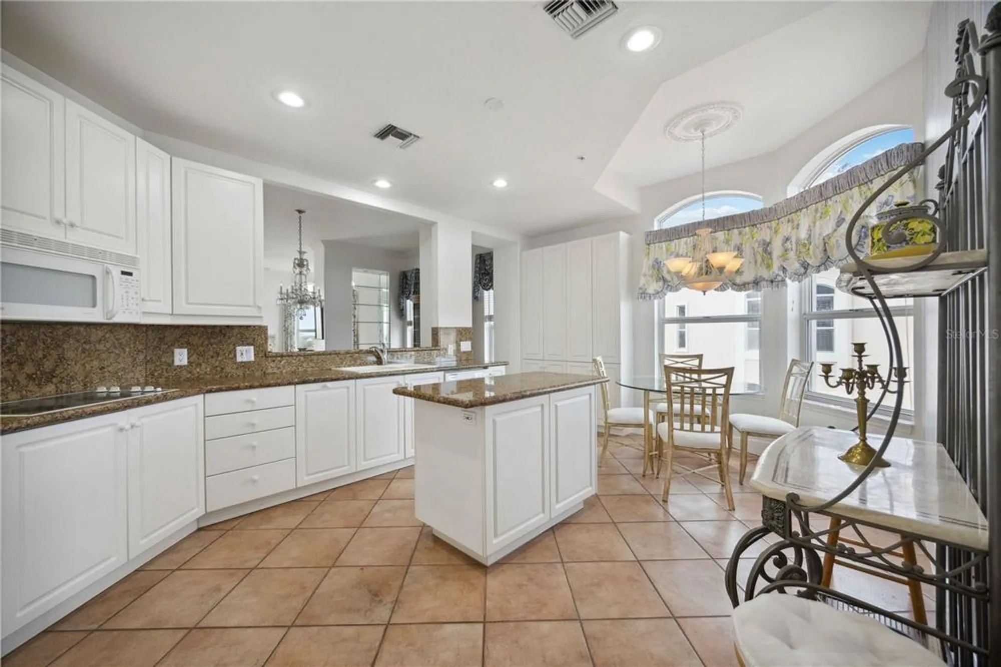 Property Slideshow image 19 of 41 | 5450 eagles point cir 405, Sarasota, FL, 34231