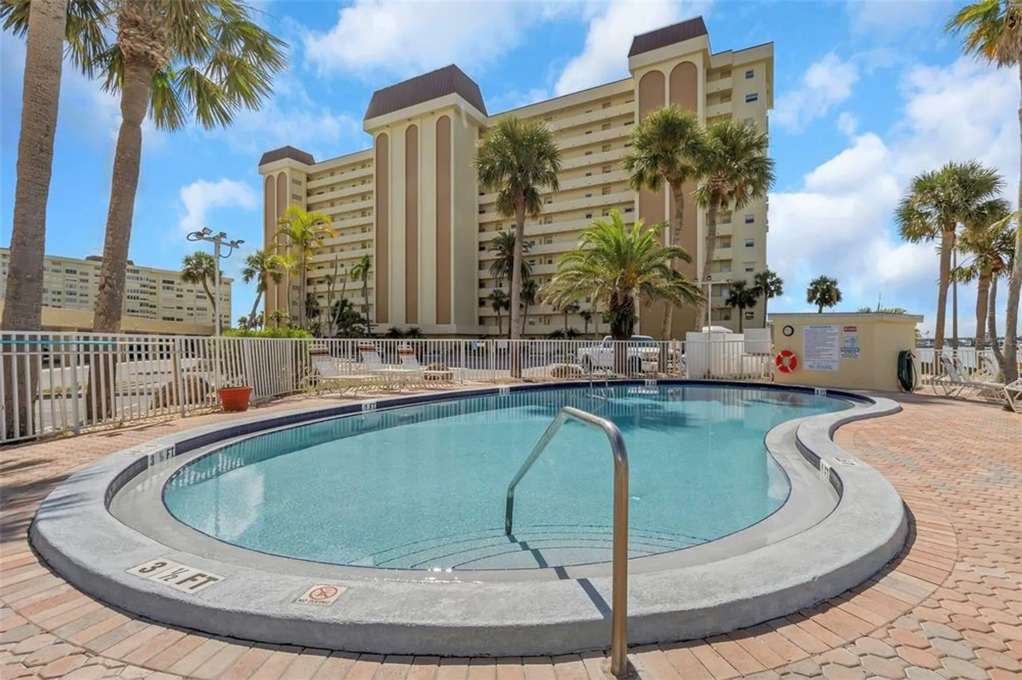 Property Slideshow image 55 of 95 | 4550 cove cir apt 207, St Petersburg, FL, 33708