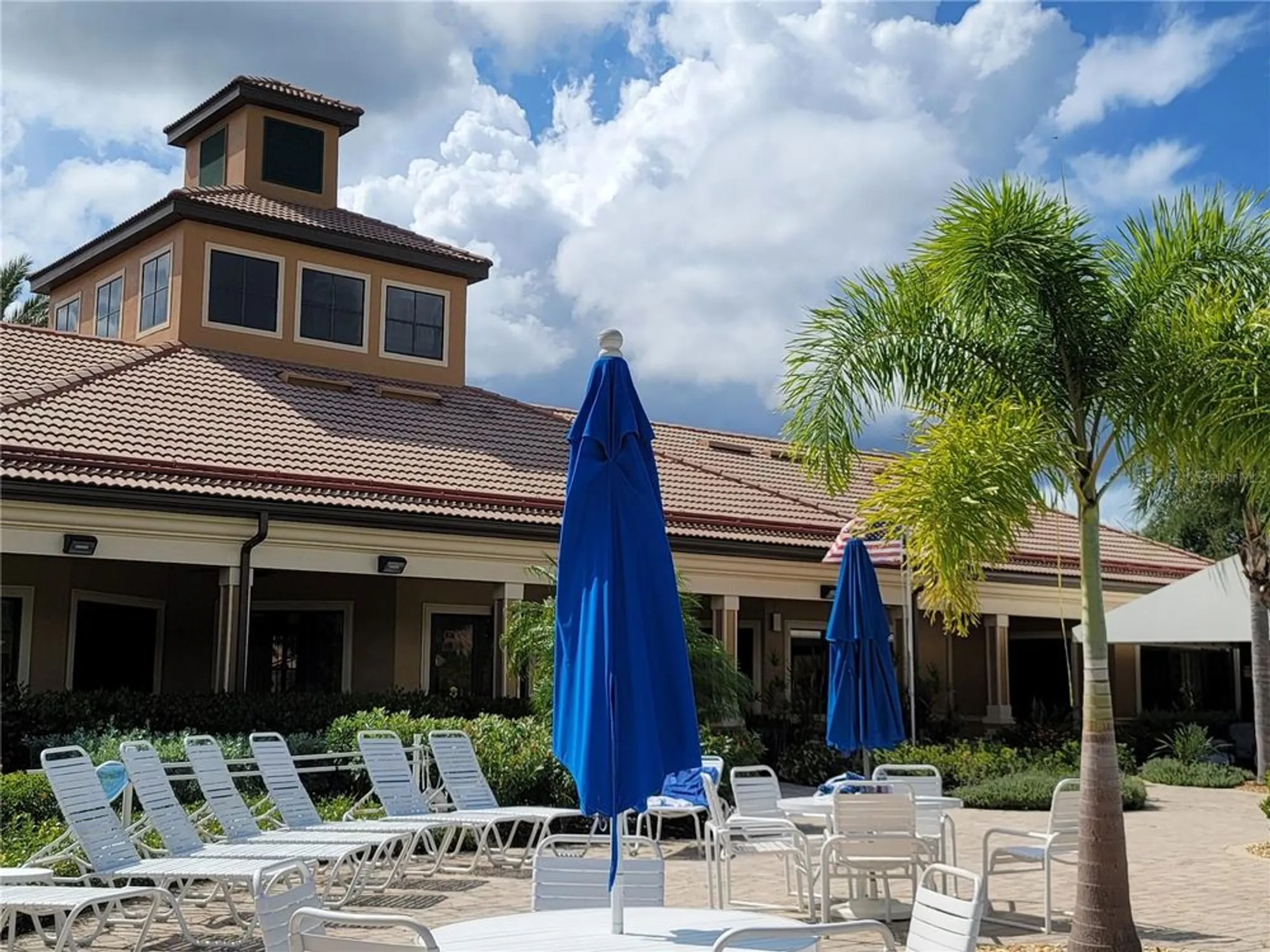 Property Slideshow image 60 of 100 | 303 bluewater falls ct, Apollo Beach, FL, 33572