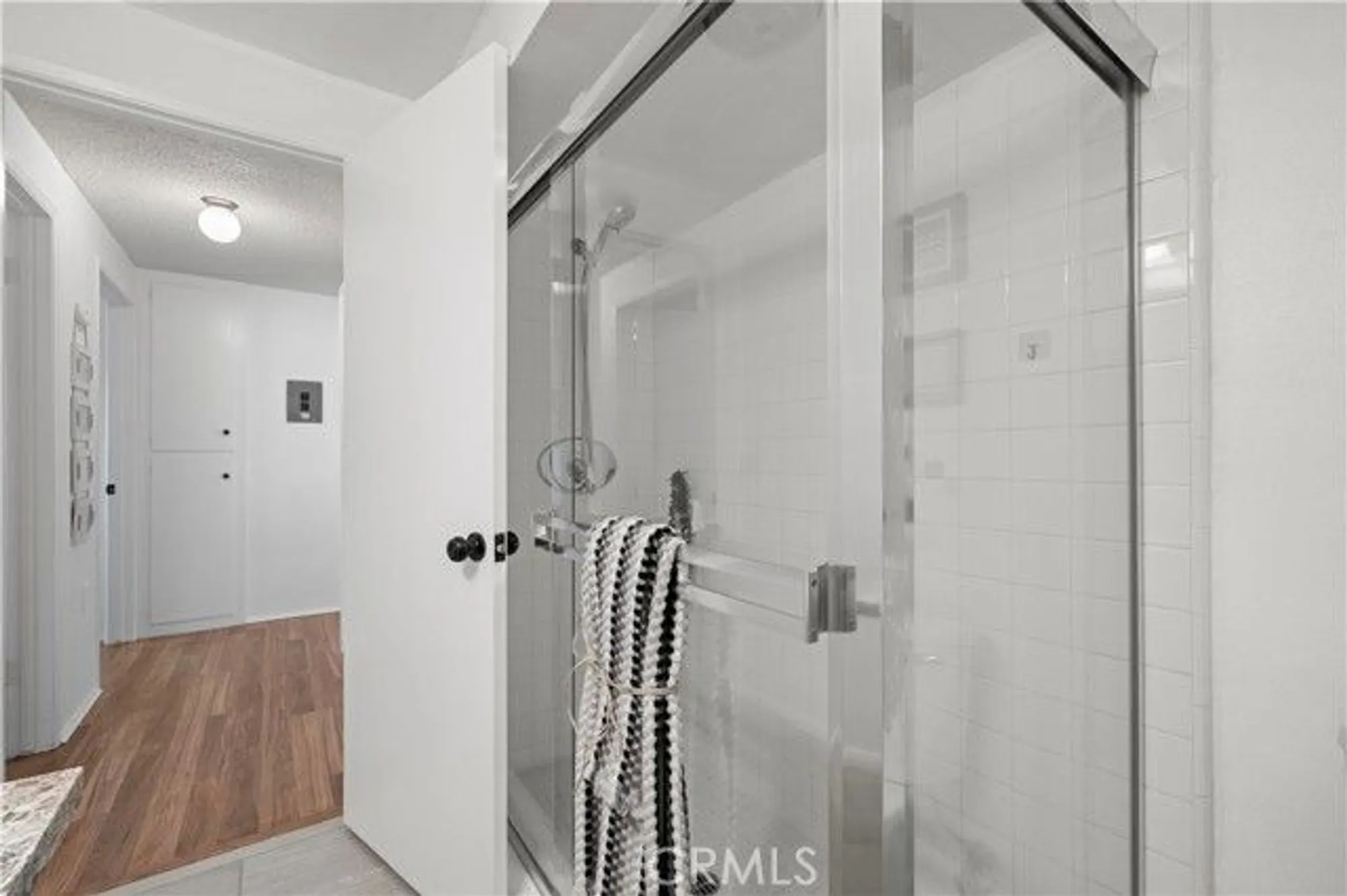 Property Slideshow image 12 of 30 | 19116 avenue of the oaks unit b, Newhall, CA, 91321