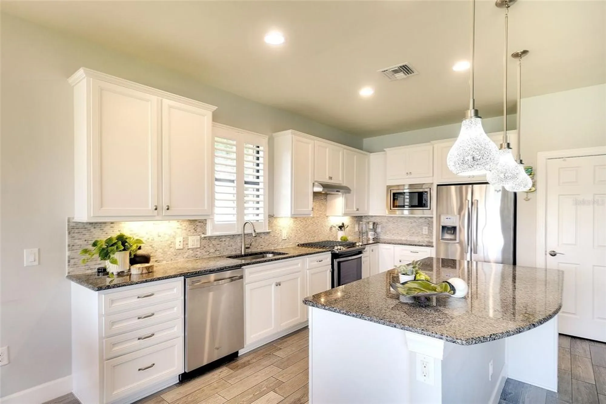Property Slideshow image 13 of 51 | 16745 ellsworth ave, Bradenton, FL, 34202