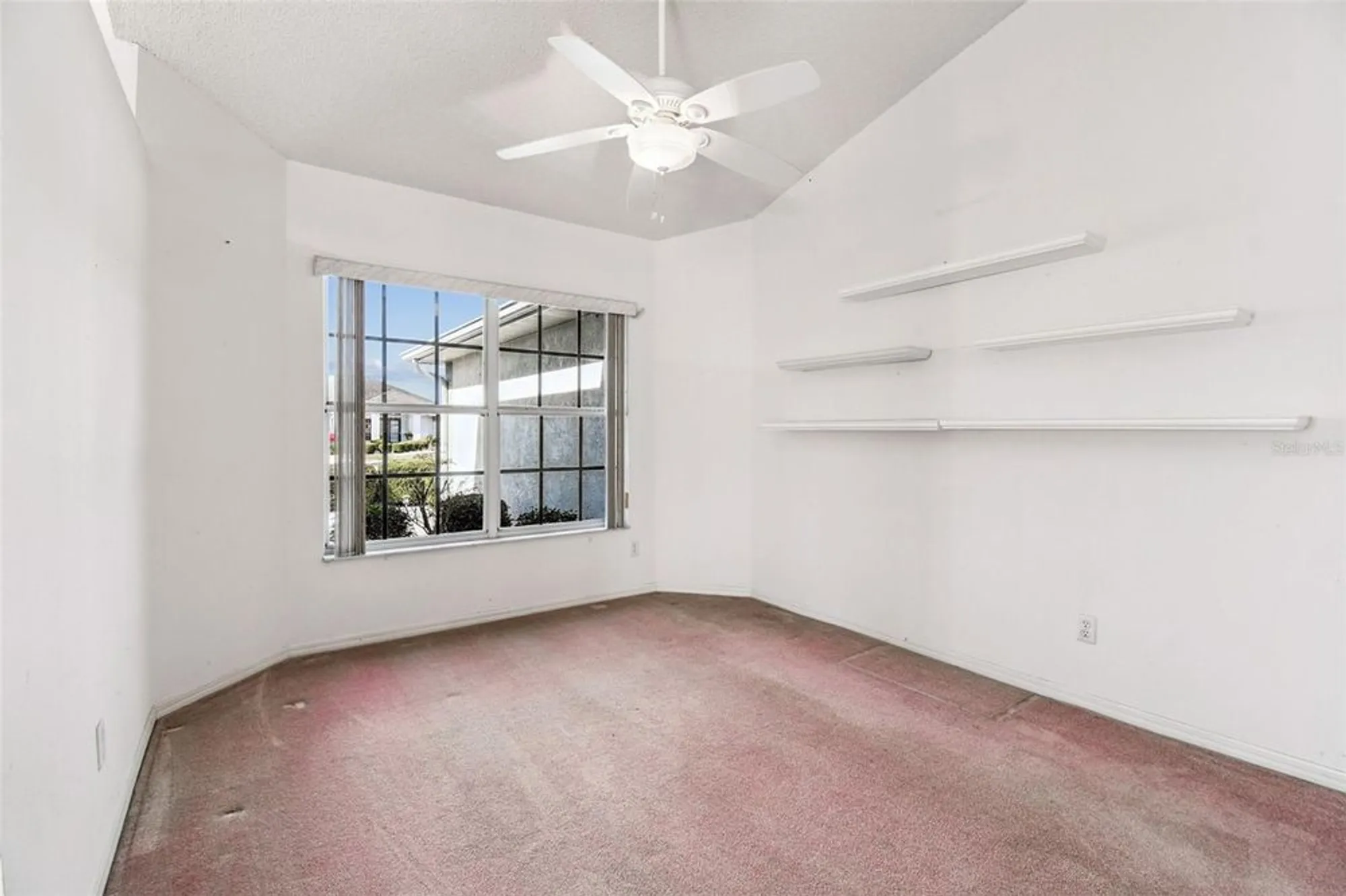 Property Slideshow image 10 of 39 | 2305 e del webb blvd, Sun City Center, FL, 33573