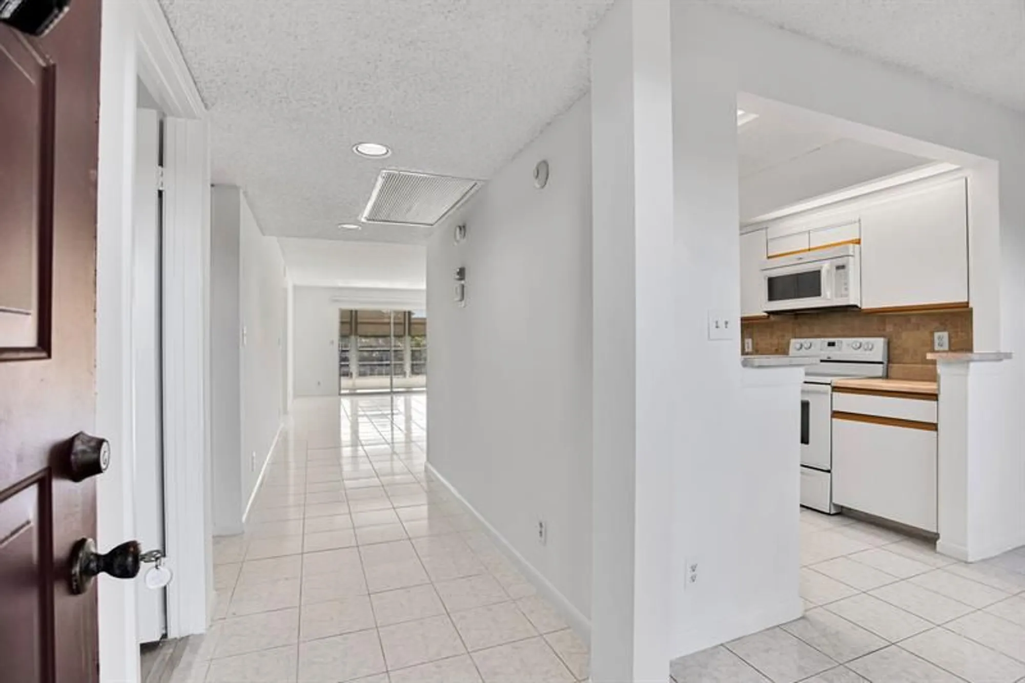 Property Slideshow image 2 of 35 | 1801 eleuthera pt g3, Coconut Creek, FL, 33066