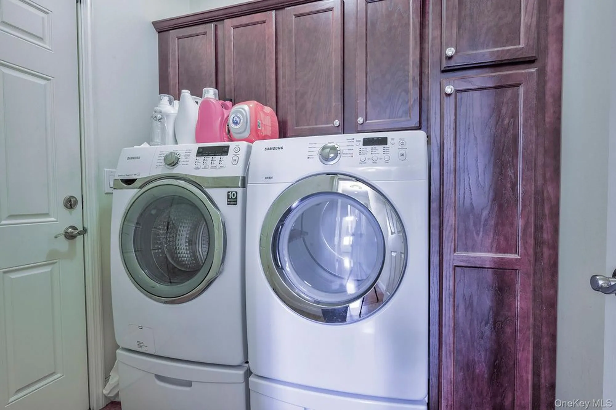 Property Slideshow image 23 of 28 | 60 pacific dunes ct, Medford, NY, 11763