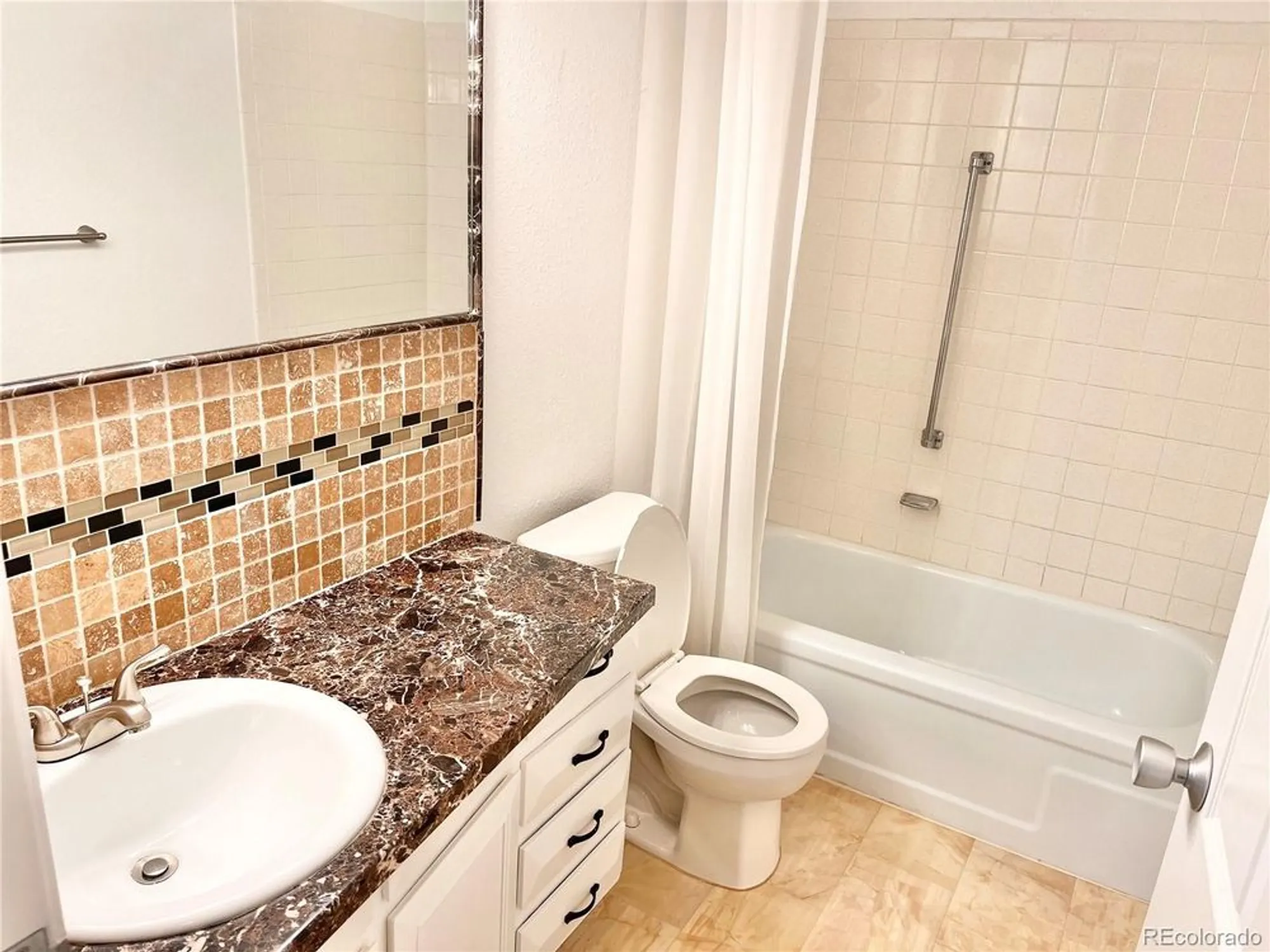 Property Slideshow image 7 of 18 | 9335 e center ave apt 8b, Denver, CO, 80247