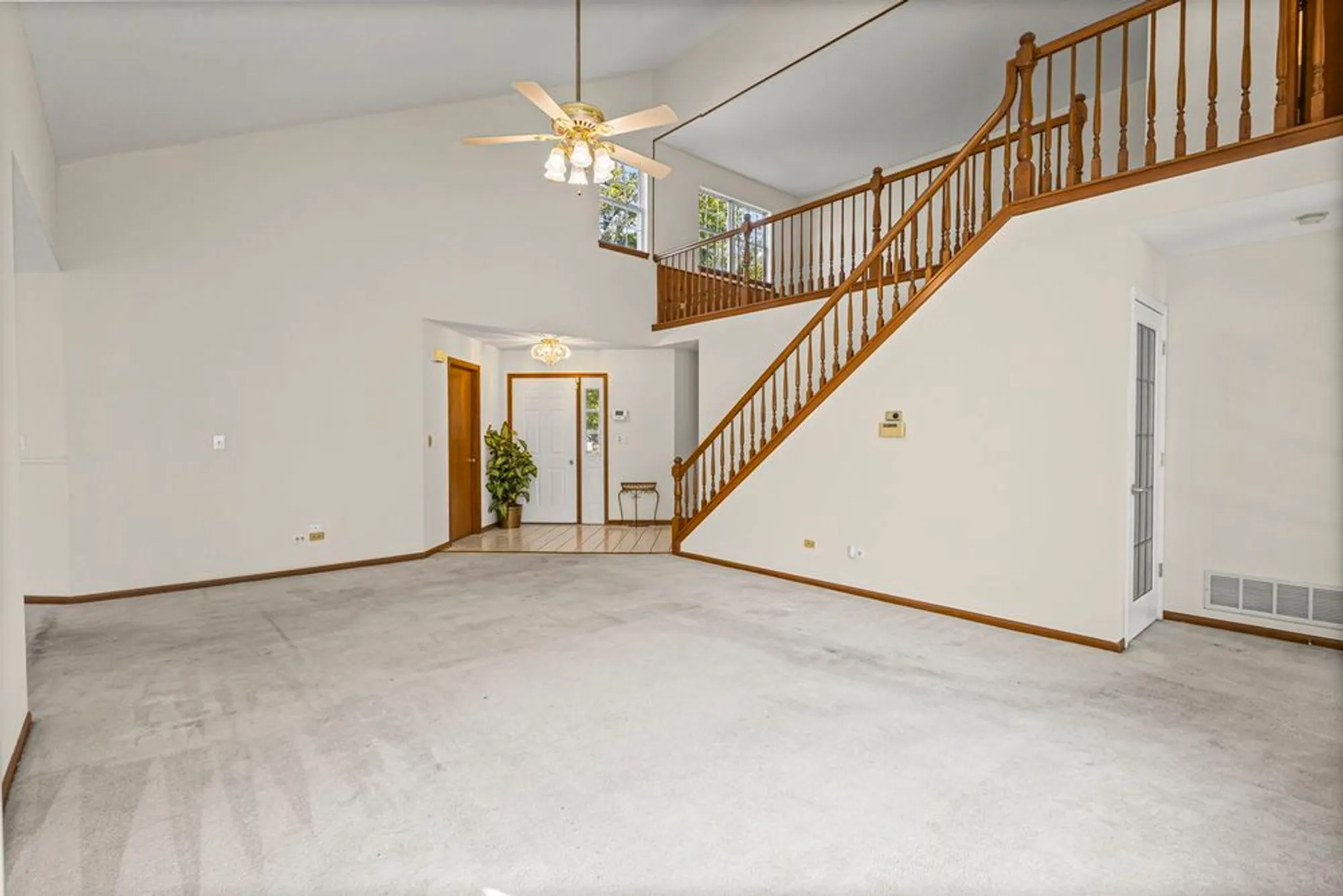 Property Slideshow image 3 of 29 | 21220 silktree cir, Plainfield, IL, 60544