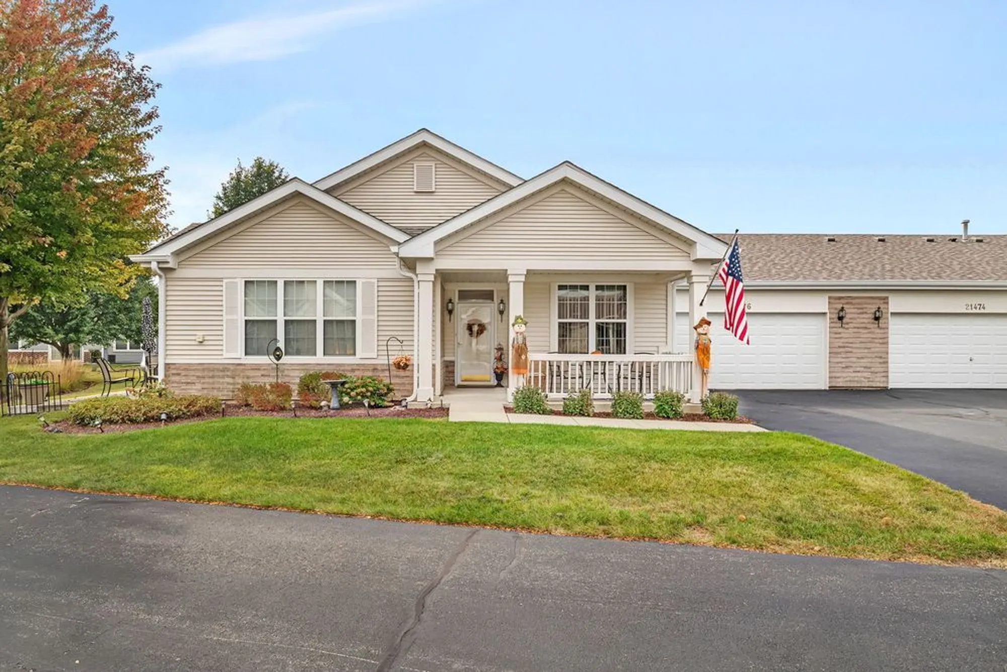 Property Slideshow image 1 of 26 | 21476 mays lake ct, Crest Hill, IL, 60403