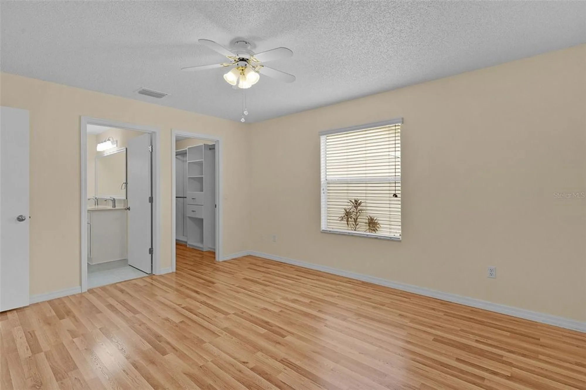 Property Slideshow image 22 of 55 | 1003 del mar dr, Lady Lake, FL, 32159