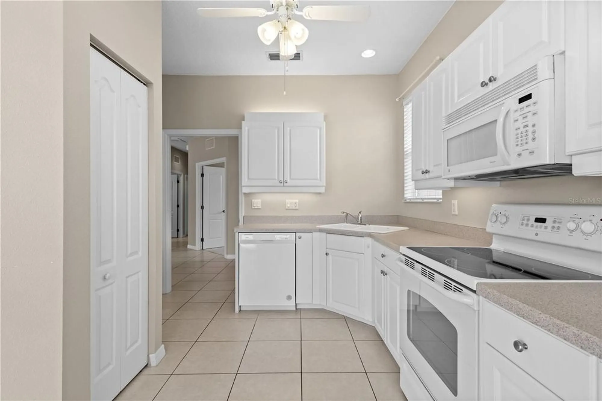 Property Slideshow image 8 of 46 | 1625 monarch dr # 1625, Venice, FL, 34293