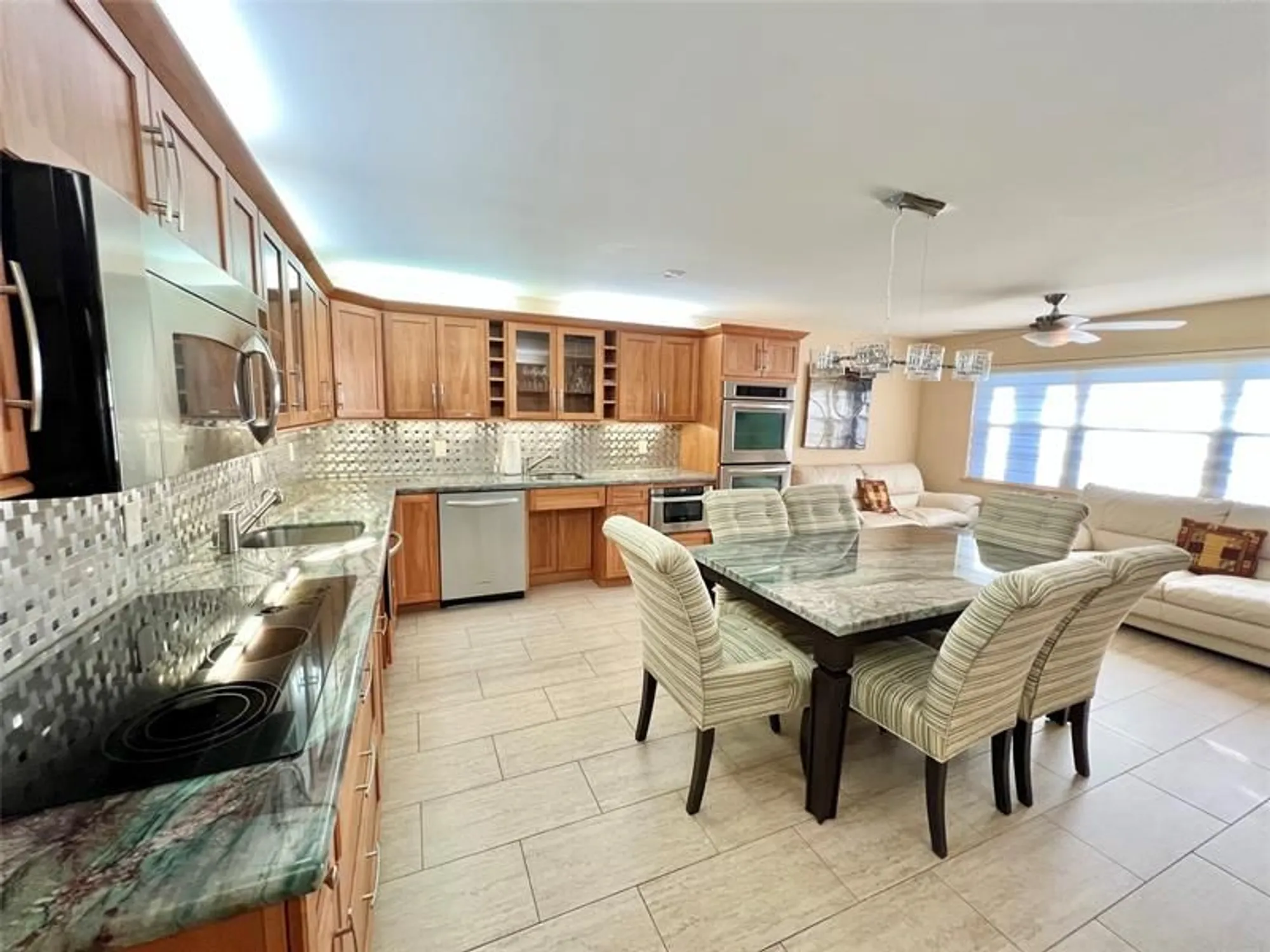 Property Slideshow image 5 of 60 | 1011 swansea a # 1011, Deerfield Beach, FL, 33442