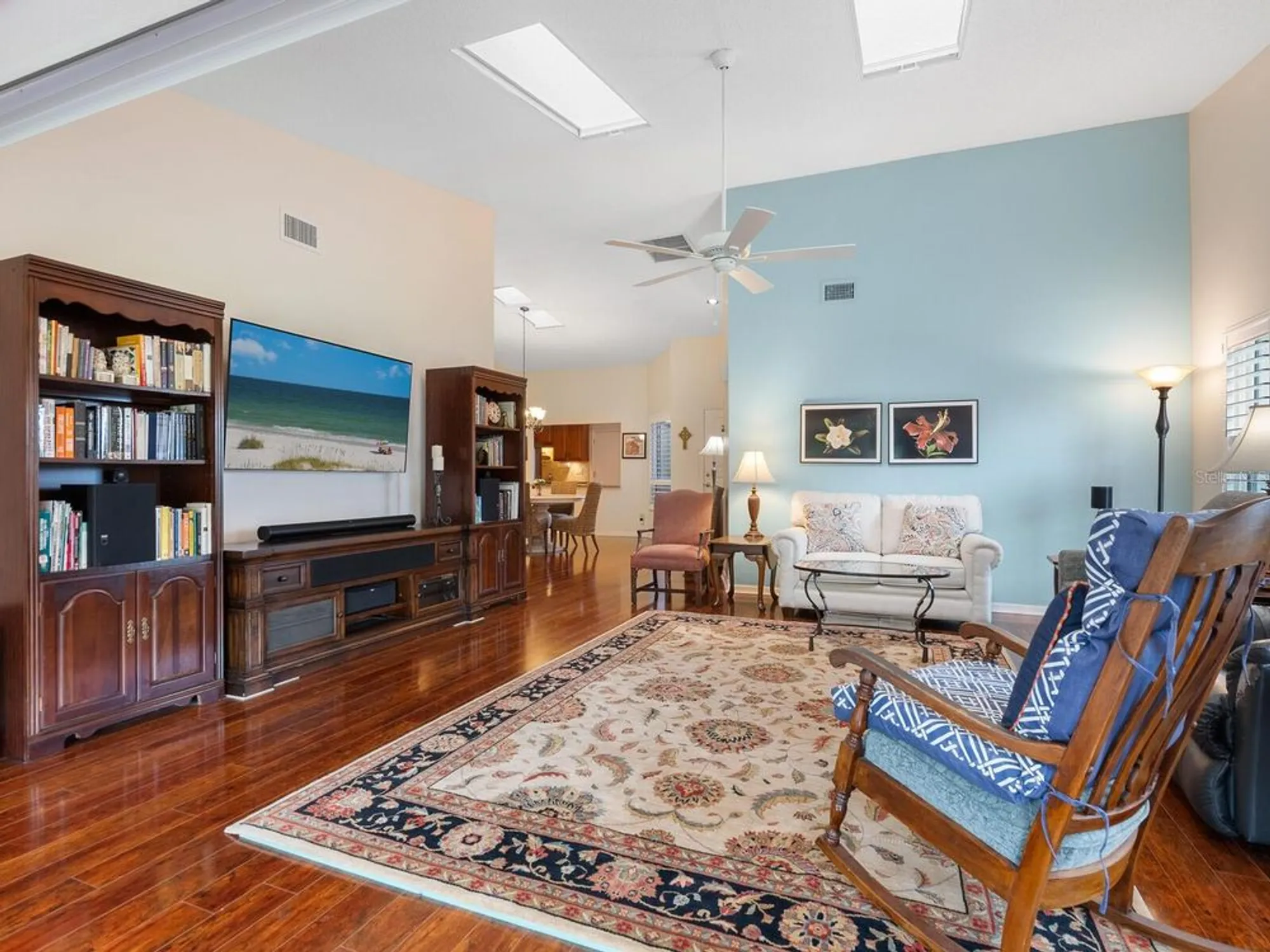 Property Slideshow image 8 of 44 | 4004 wilshire cir 89, Sarasota, FL, 34238