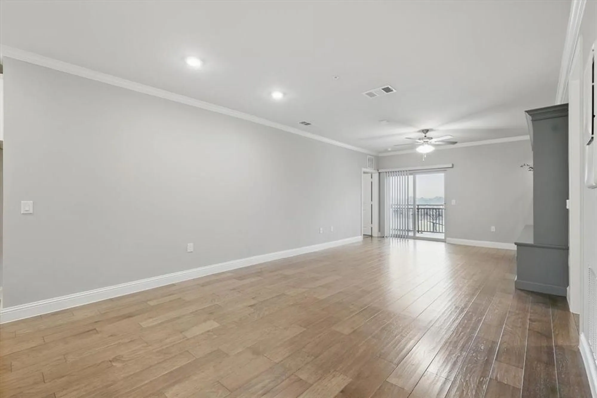 Property Slideshow image 6 of 38 | 1735 wittington pl apt 3308, Dallas, TX, 75234