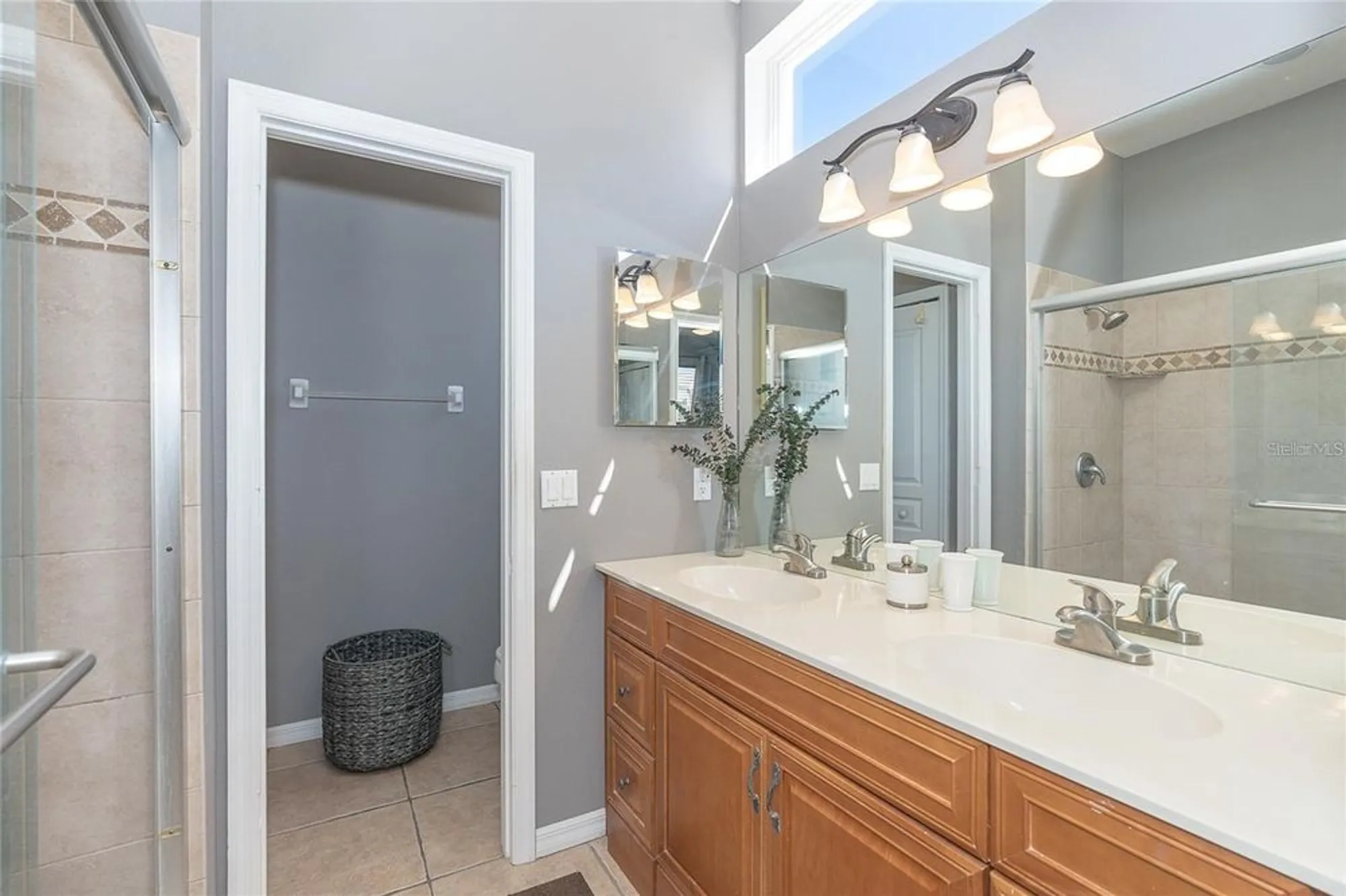 Property Slideshow image 13 of 28 | 320 langholm dr, Venice, FL, 34293