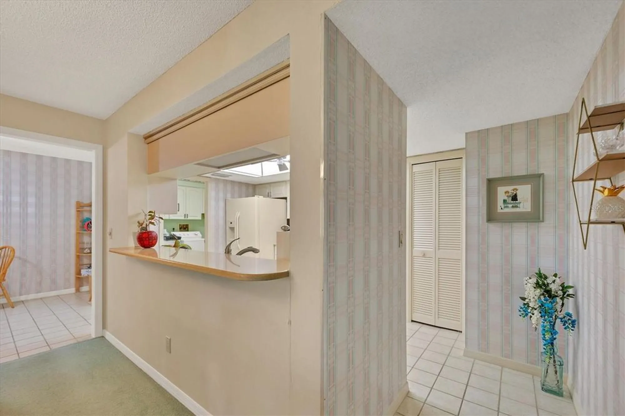 Property Slideshow image 13 of 59 | 3825 wilshire cir 1, Sarasota, FL, 34238