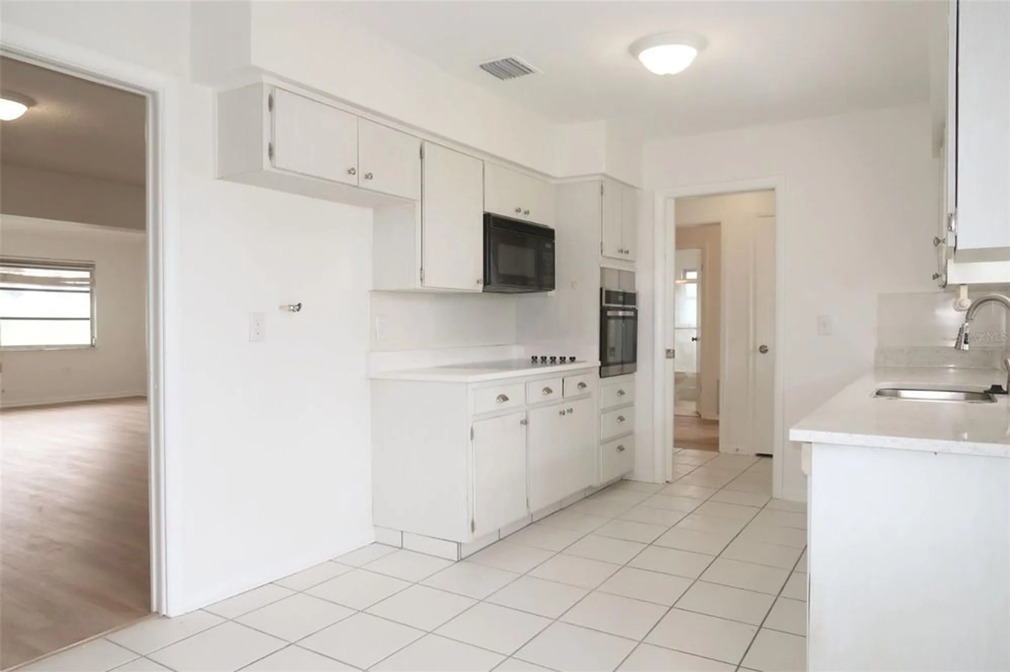 Property Slideshow image 12 of 24 | 604 ojai ave, Sun City Center, FL, 33573